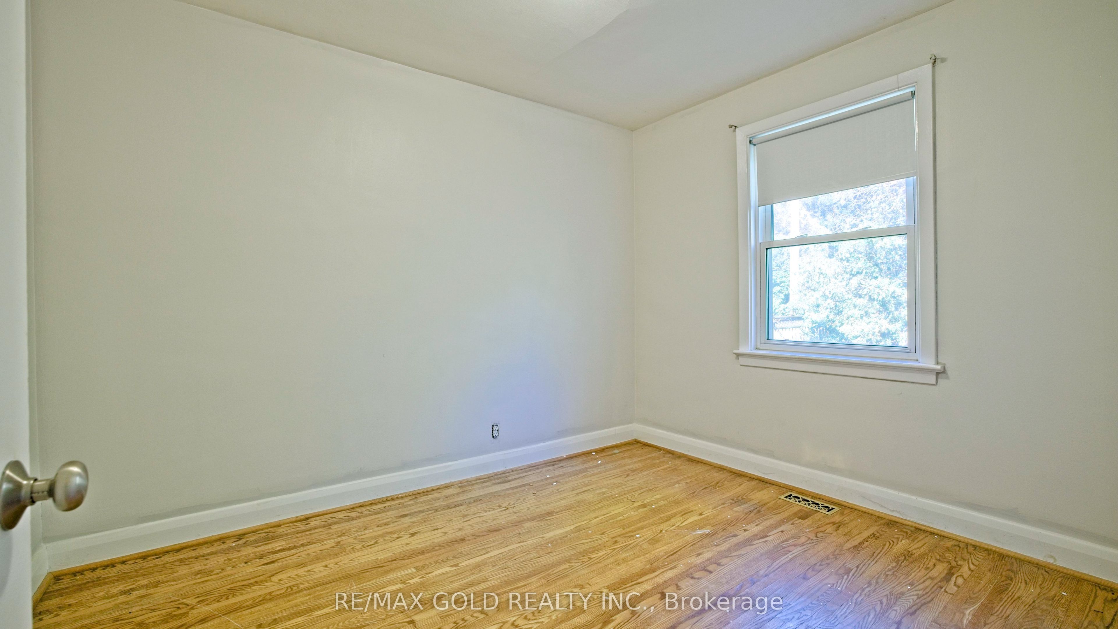 11 Pine Avenue N Property Photo 24