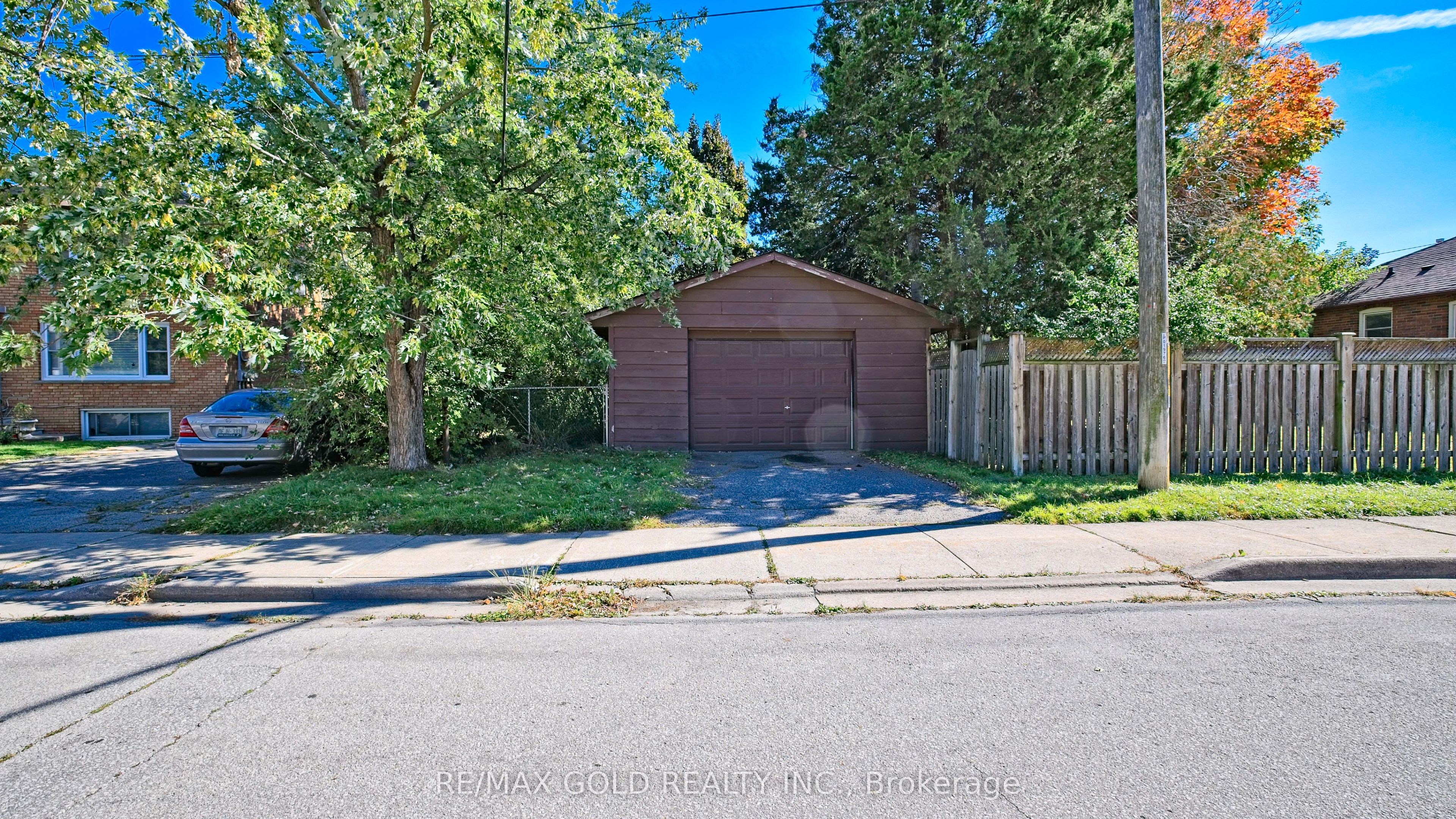 11 Pine Avenue N Property Photo 27