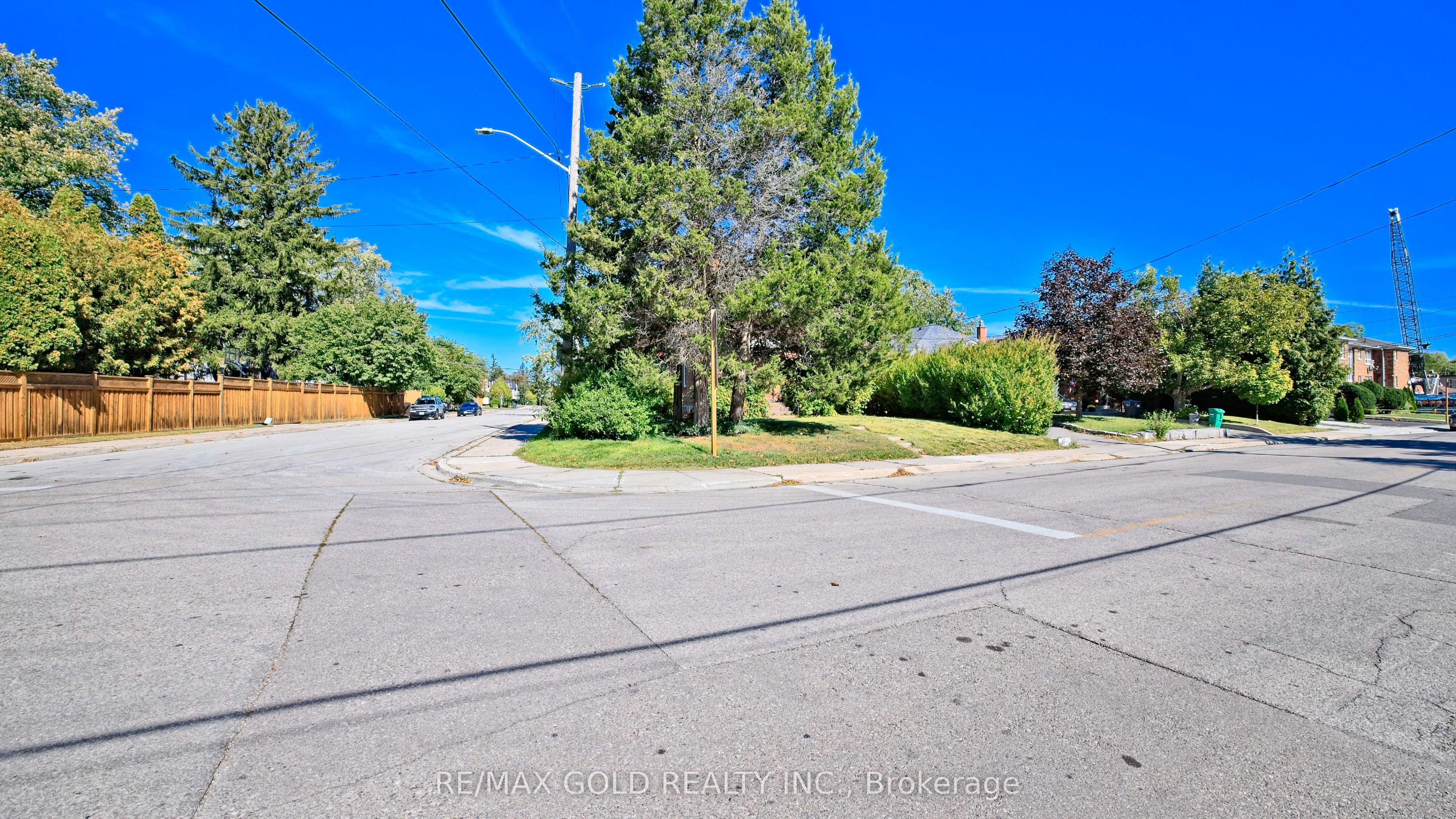 11 Pine Avenue N Property Photo 30