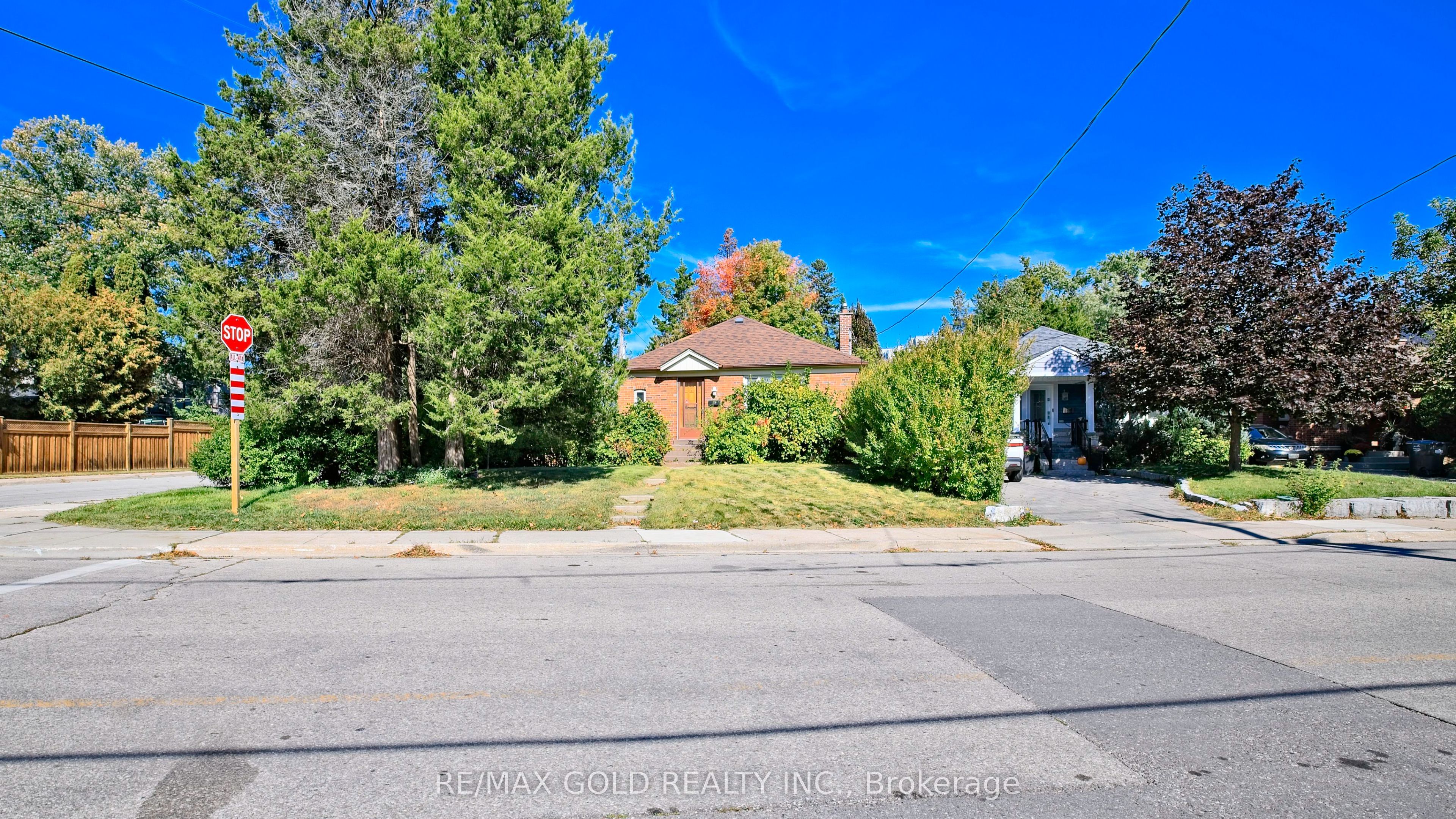 11 Pine Avenue N Property Photo 31
