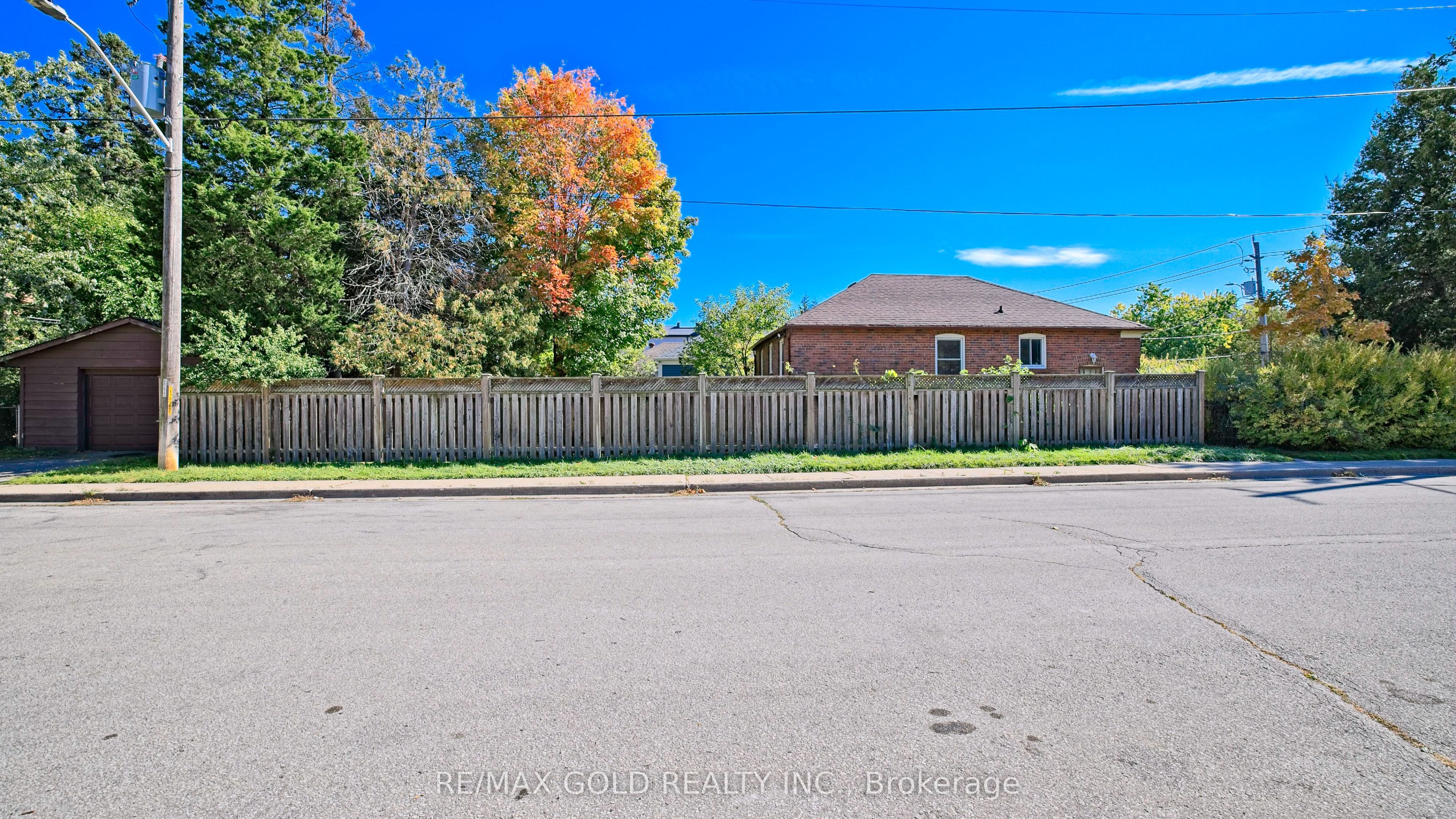 11 Pine Avenue N Property Photo 34
