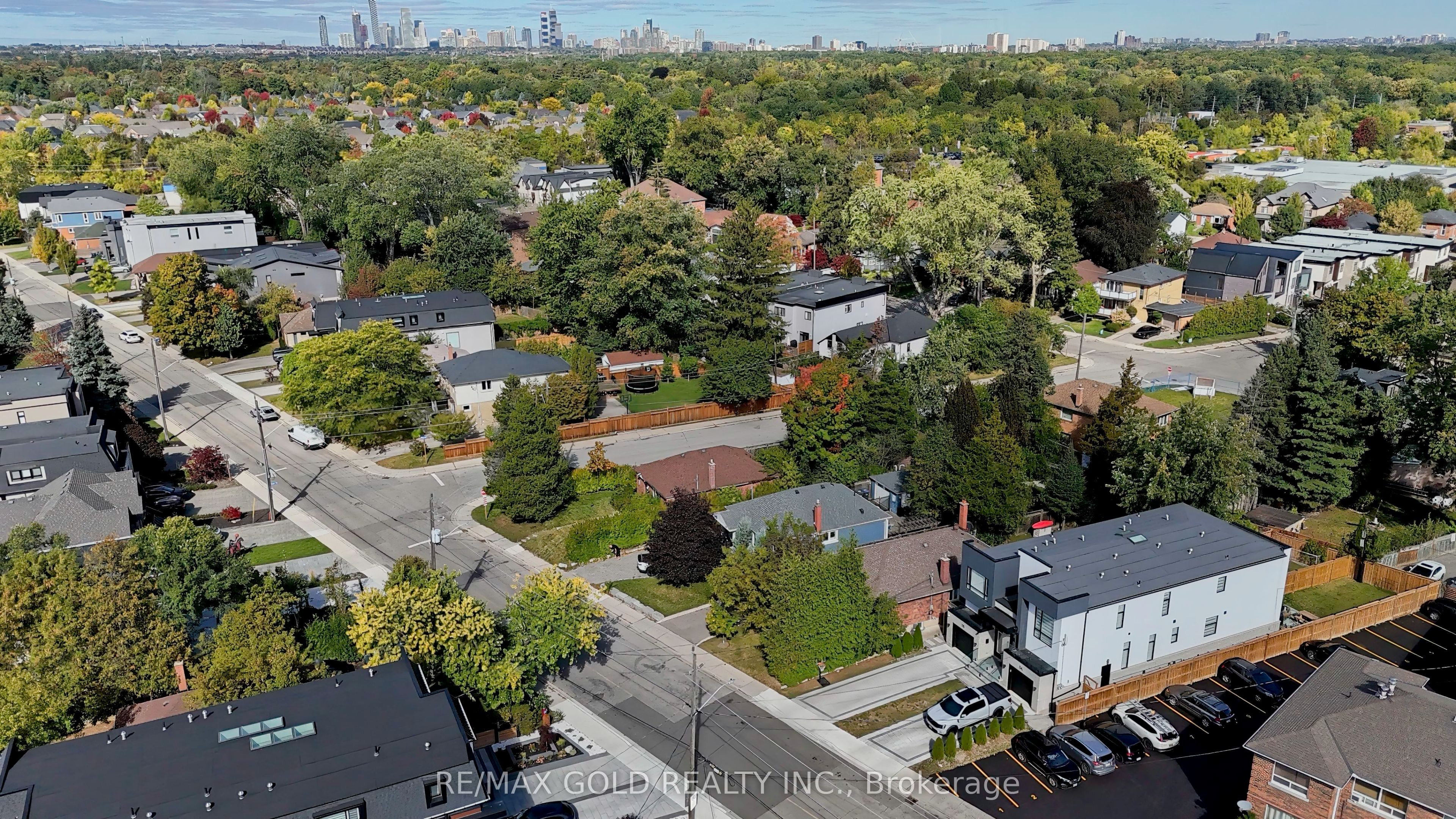 11 Pine Avenue N Property Photo 36