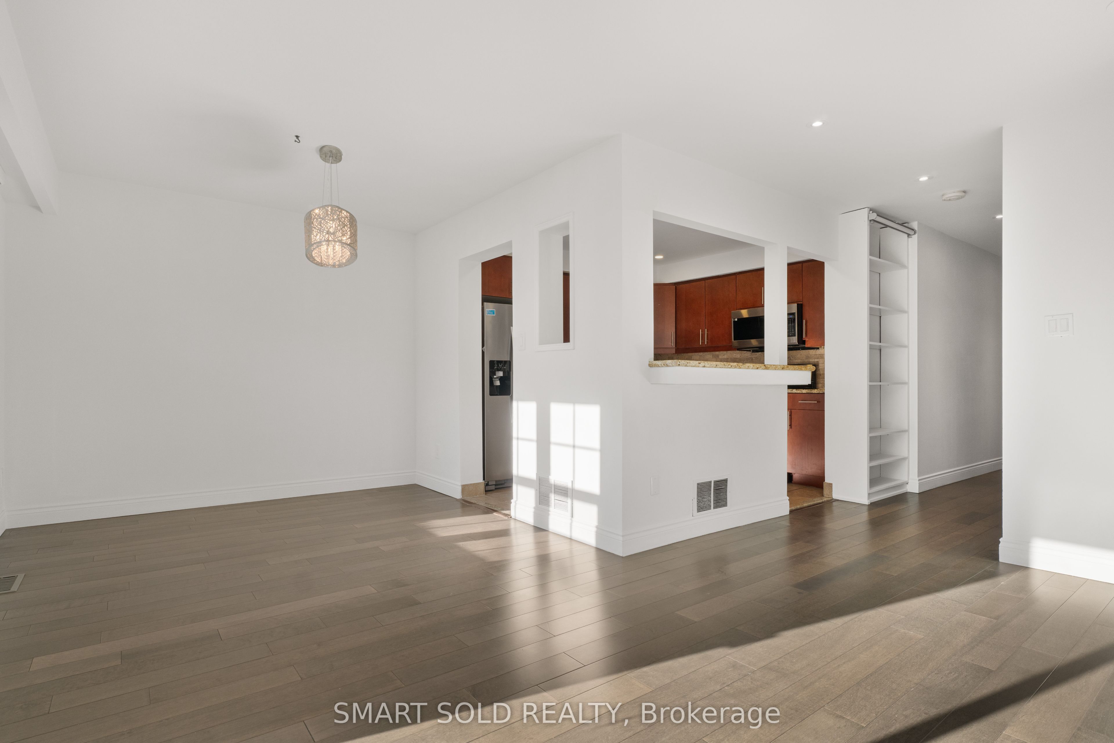 2120 Rathburn Road E 32 Property Photo 13