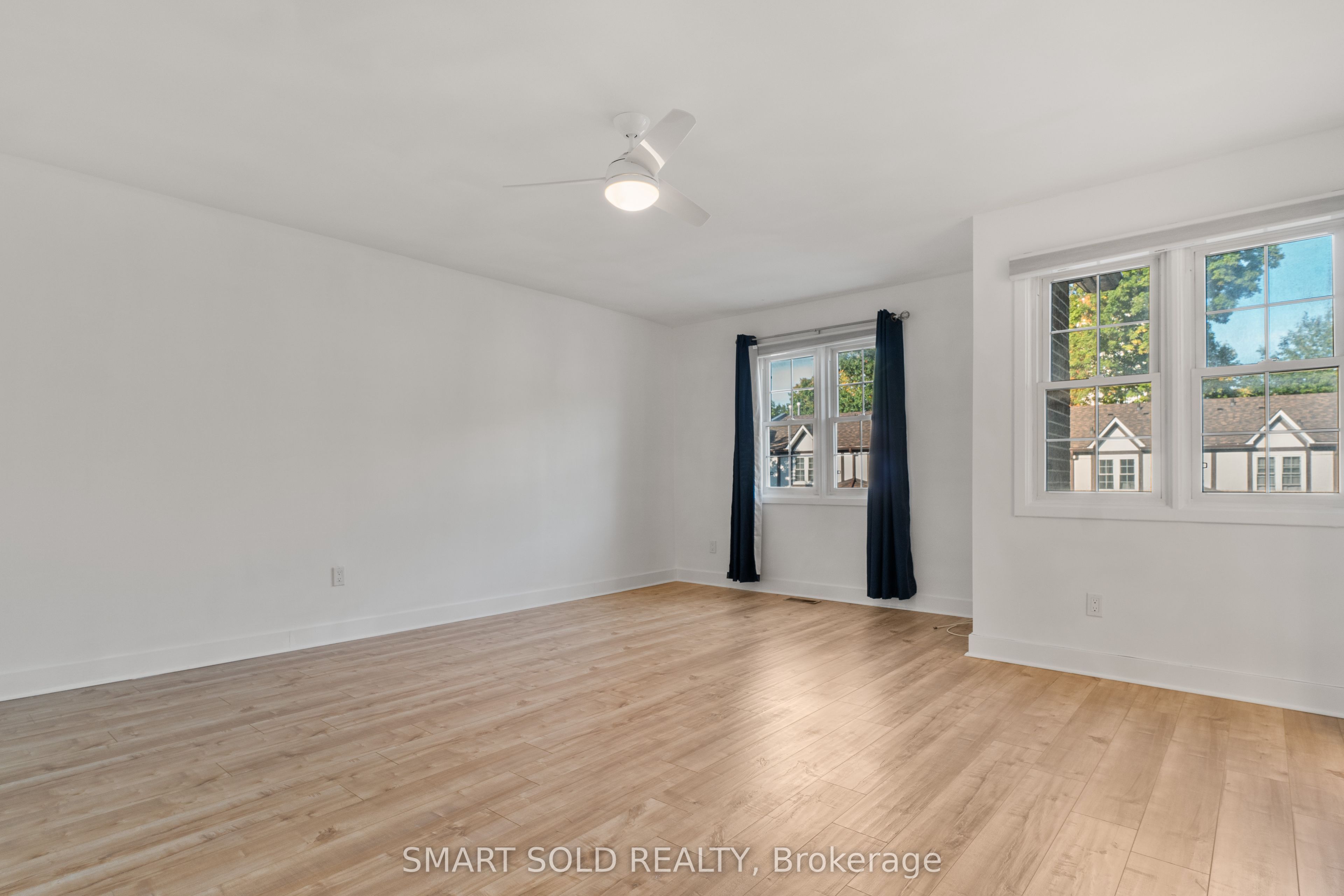 2120 Rathburn Road E 32 Property Photo 16