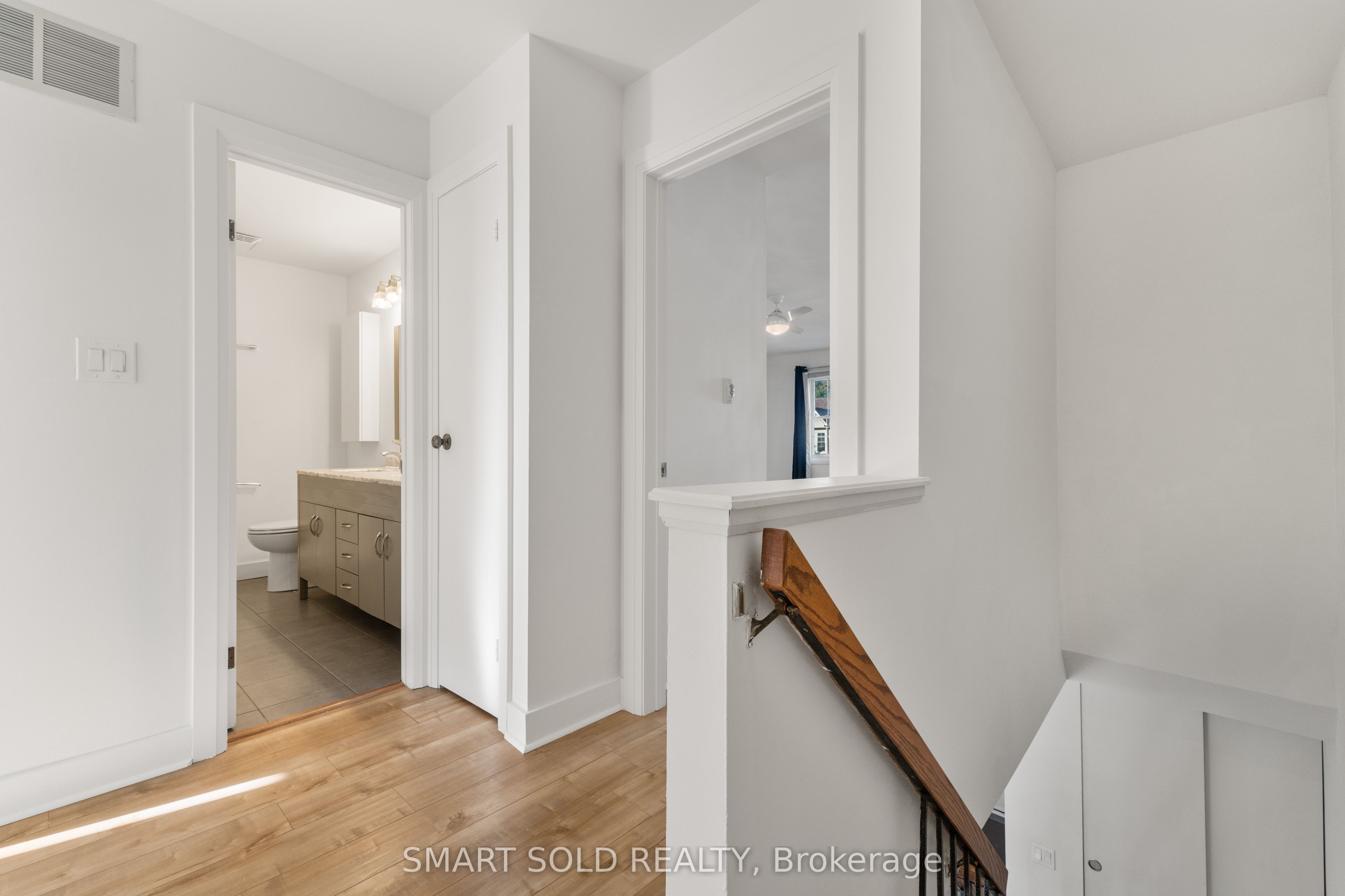 2120 Rathburn Road E 32 Property Photo 19