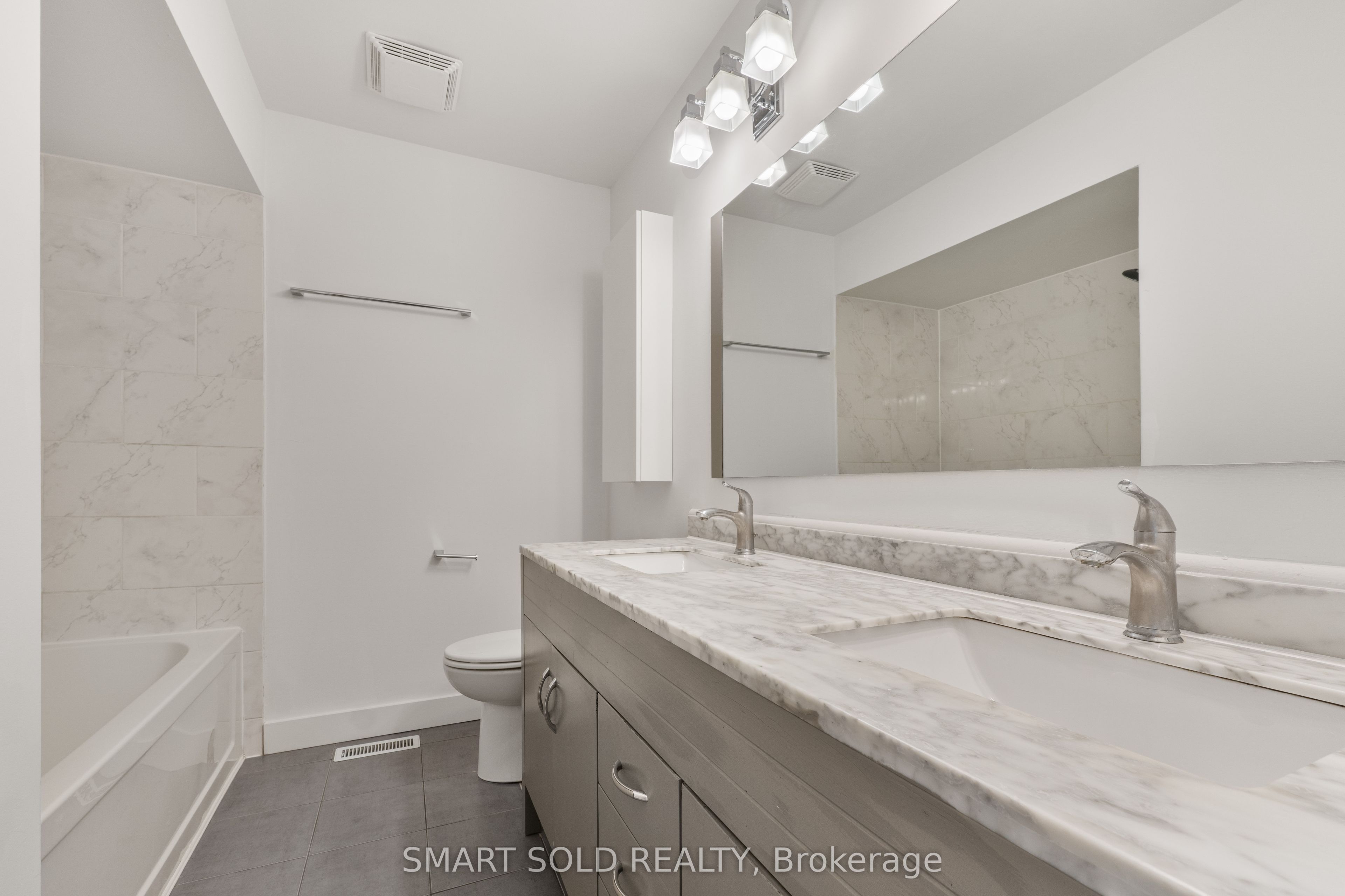 2120 Rathburn Road E 32 Property Photo 21
