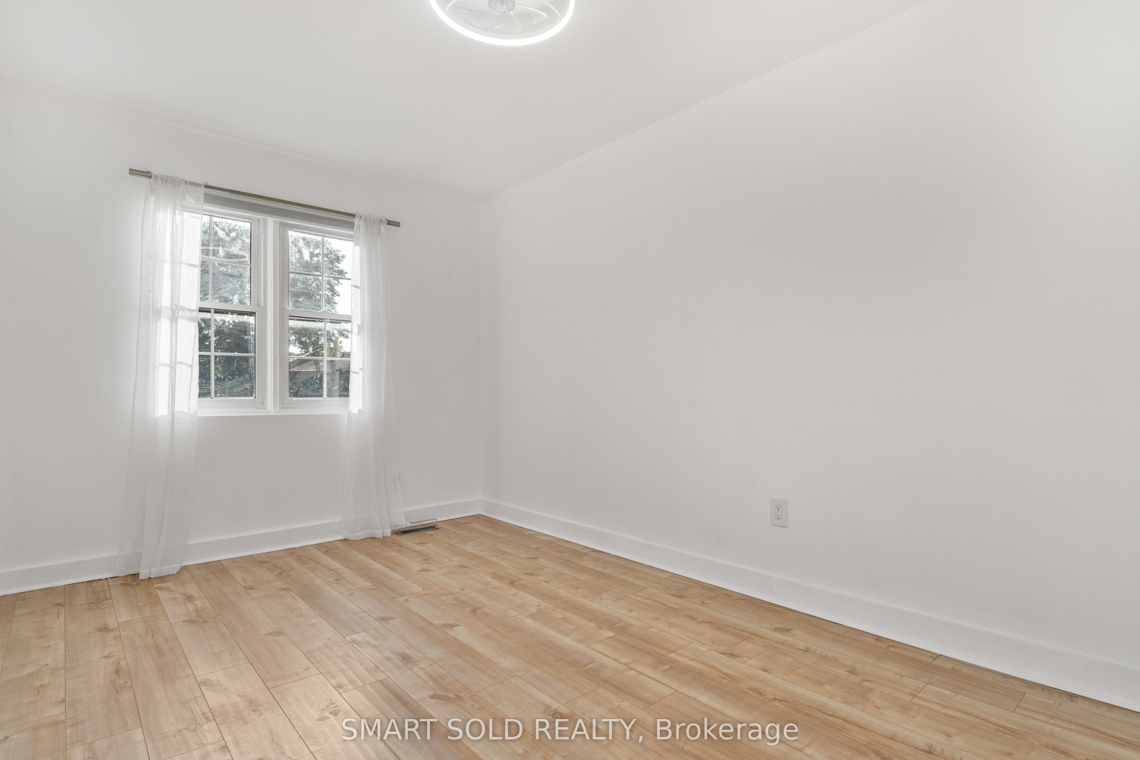 2120 Rathburn Road E 32 Property Photo 23
