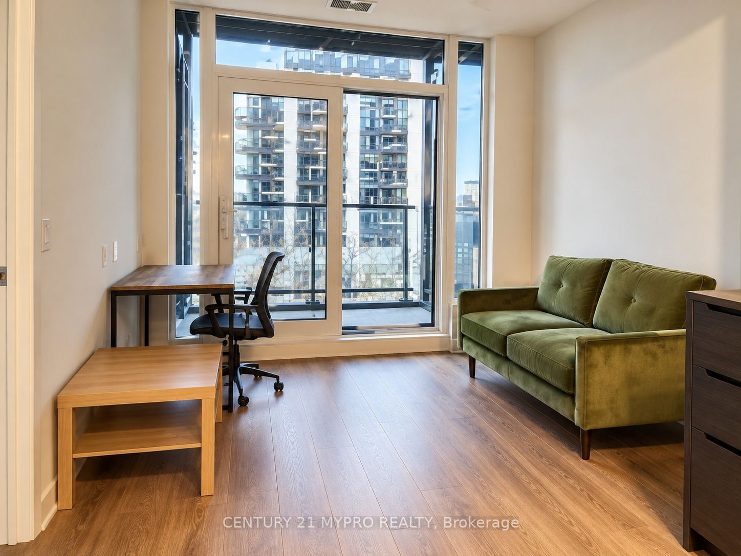 1037 The Queensway 218 Property Photo 1