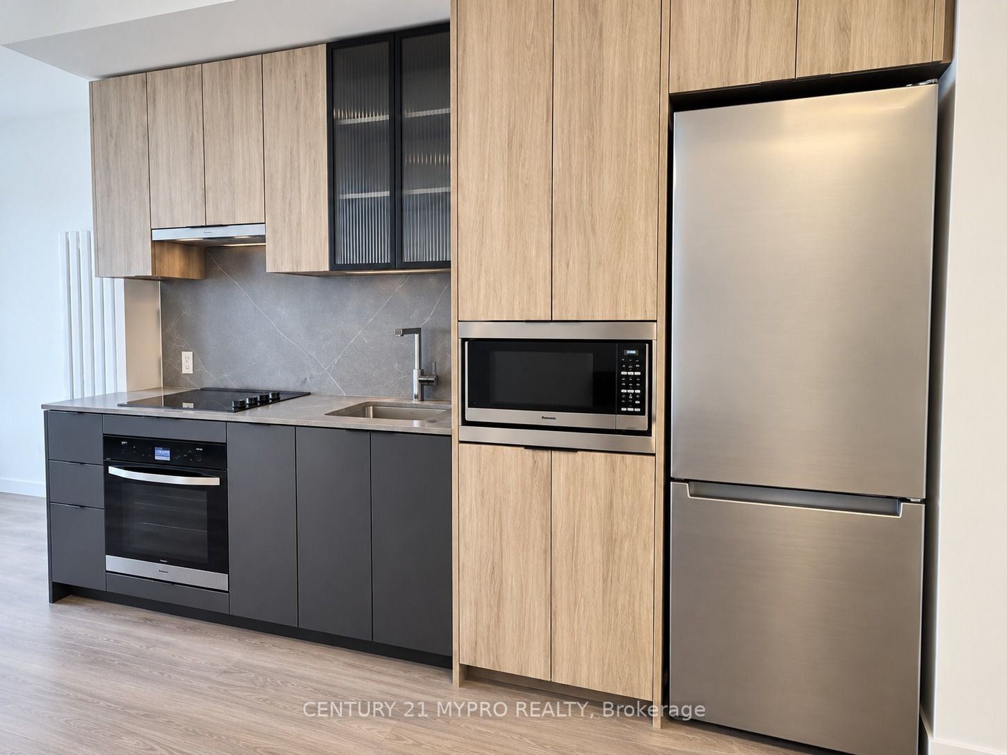 1037 The Queensway 218 Property Photo 4