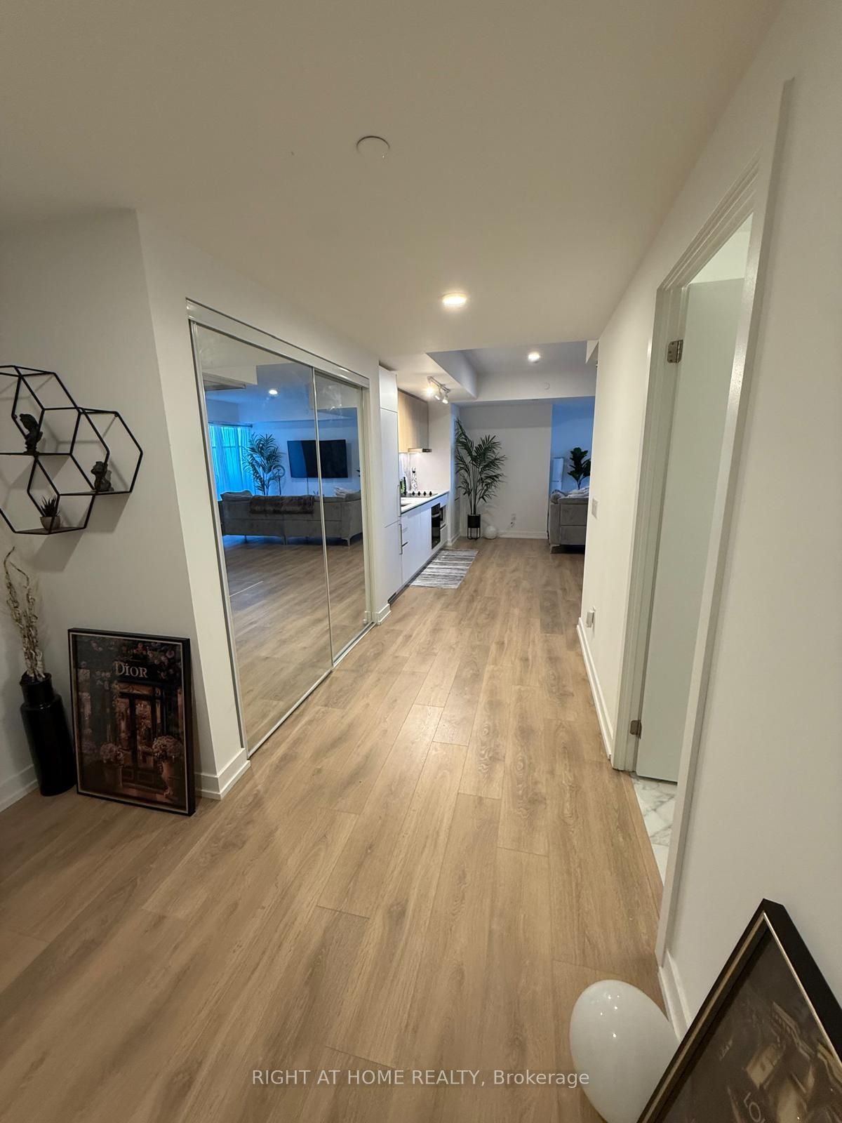 1100 Sheppard Avenue W 905 Property Photo 4