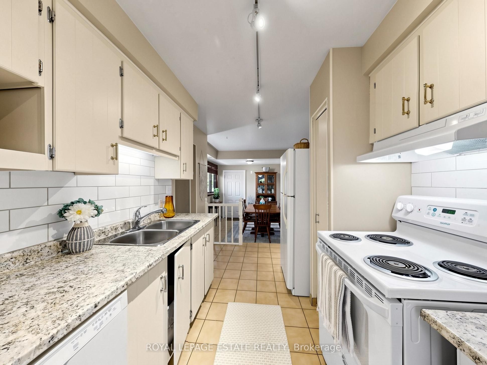 38 Burbank Crescent Property Photo 14