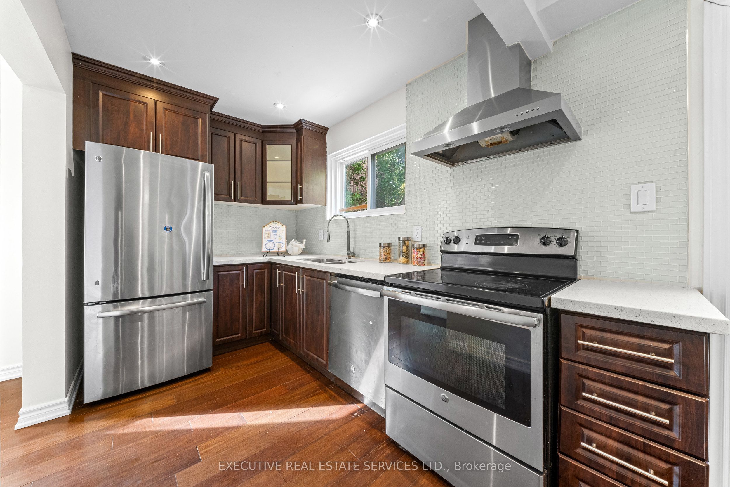100 Centre Street N Property Photo 13