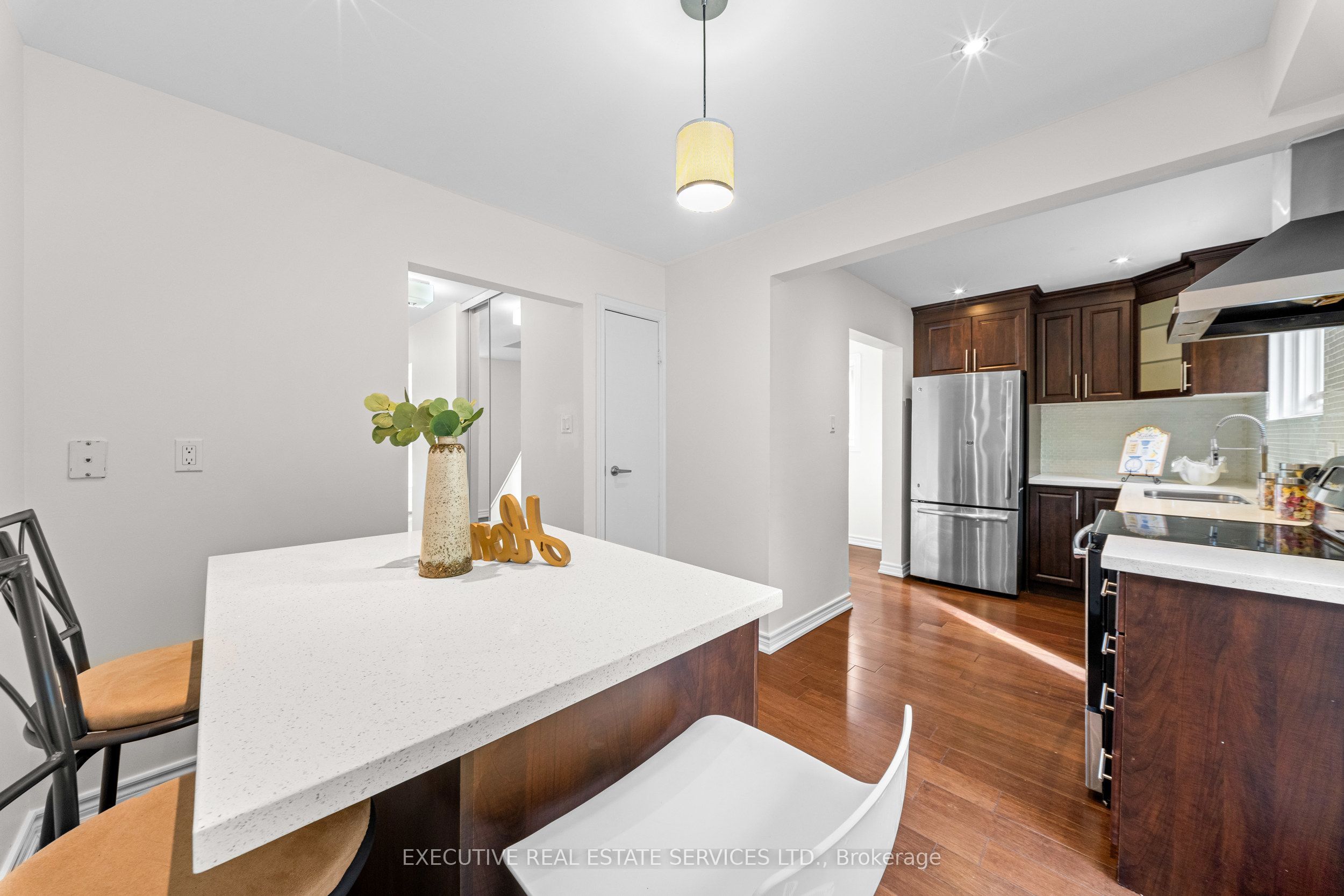 100 Centre Street N Property Photo 18