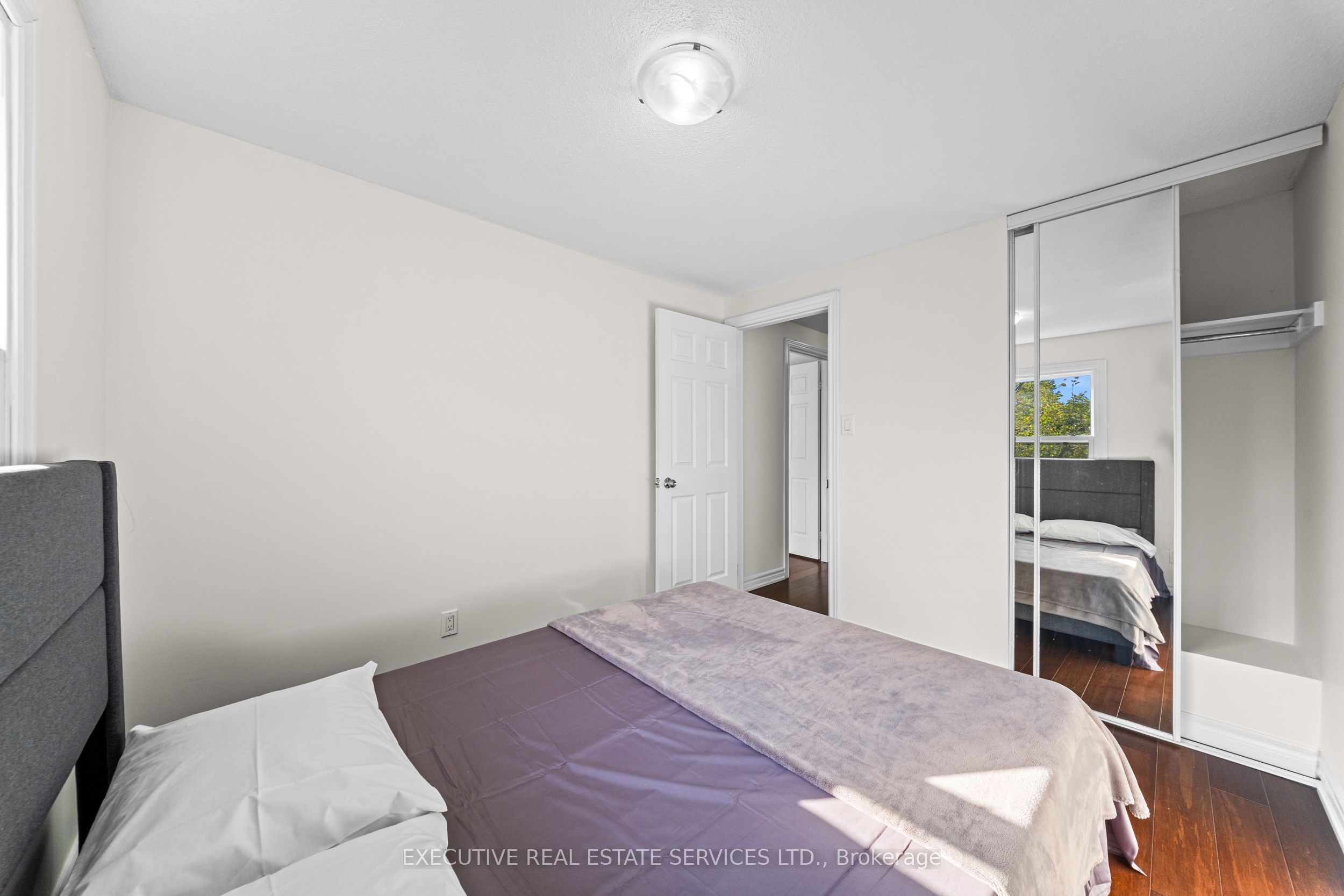 100 Centre Street N Property Photo 24