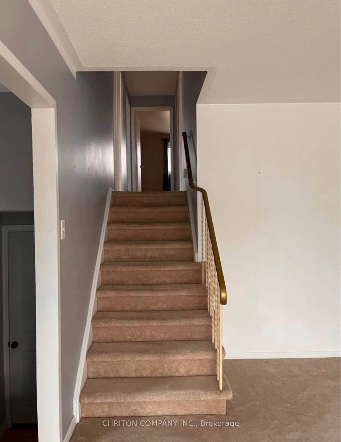 566 Chantenay Drive Upper Property Photo 10