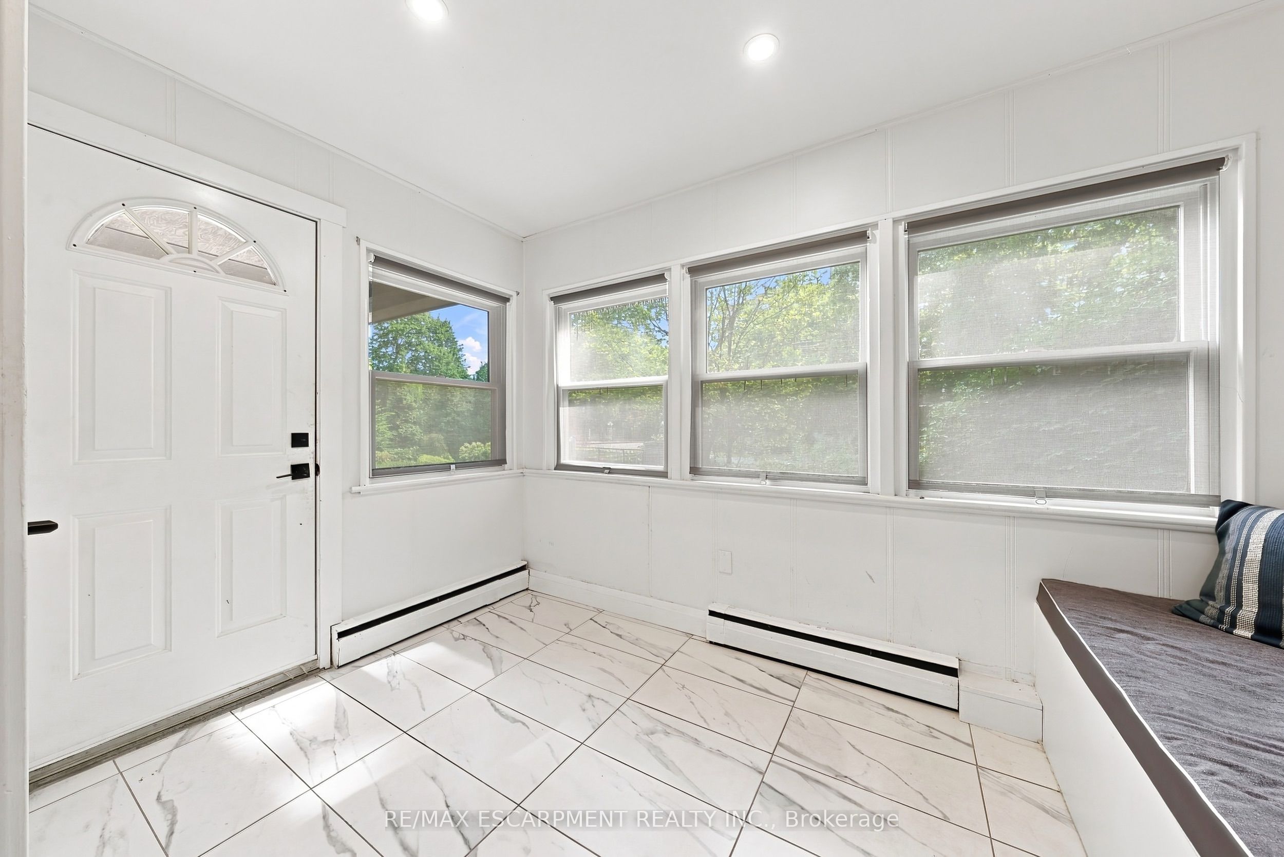 2177 Lakeshore Road Property Photo 3