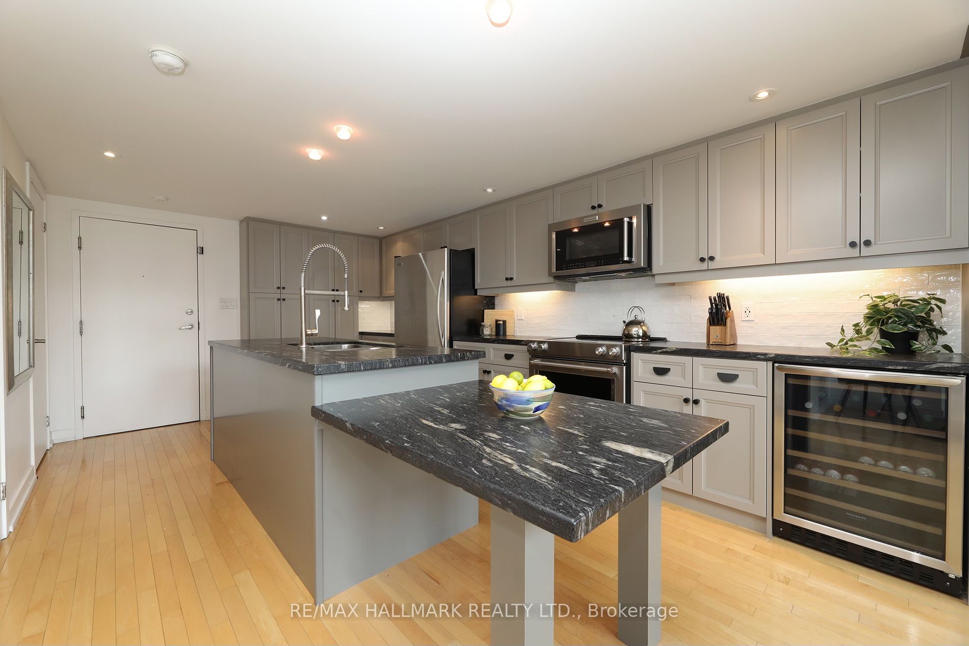 1100 Lansdowne Avenue 314 Property Photo 4
