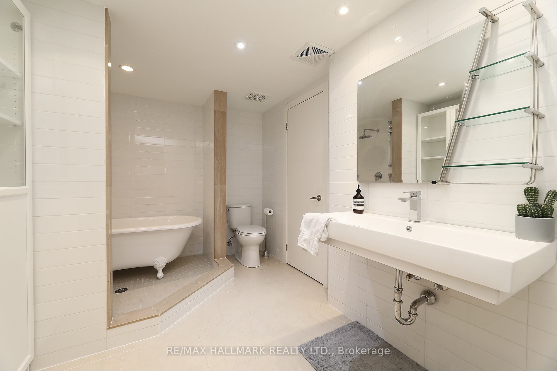 1100 Lansdowne Avenue 314 Property Photo 12