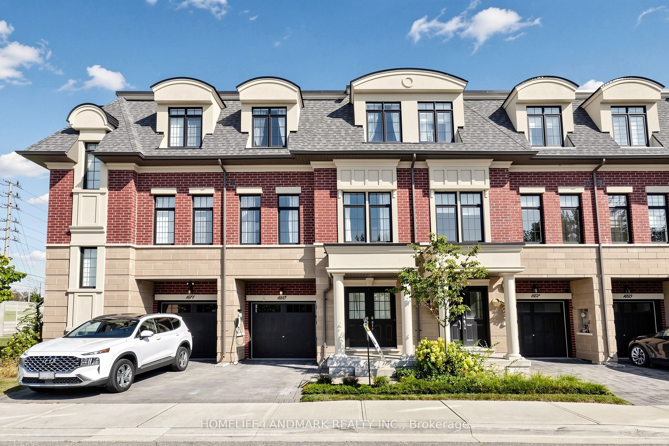 1669 Vellore Crescent Property Photo 1