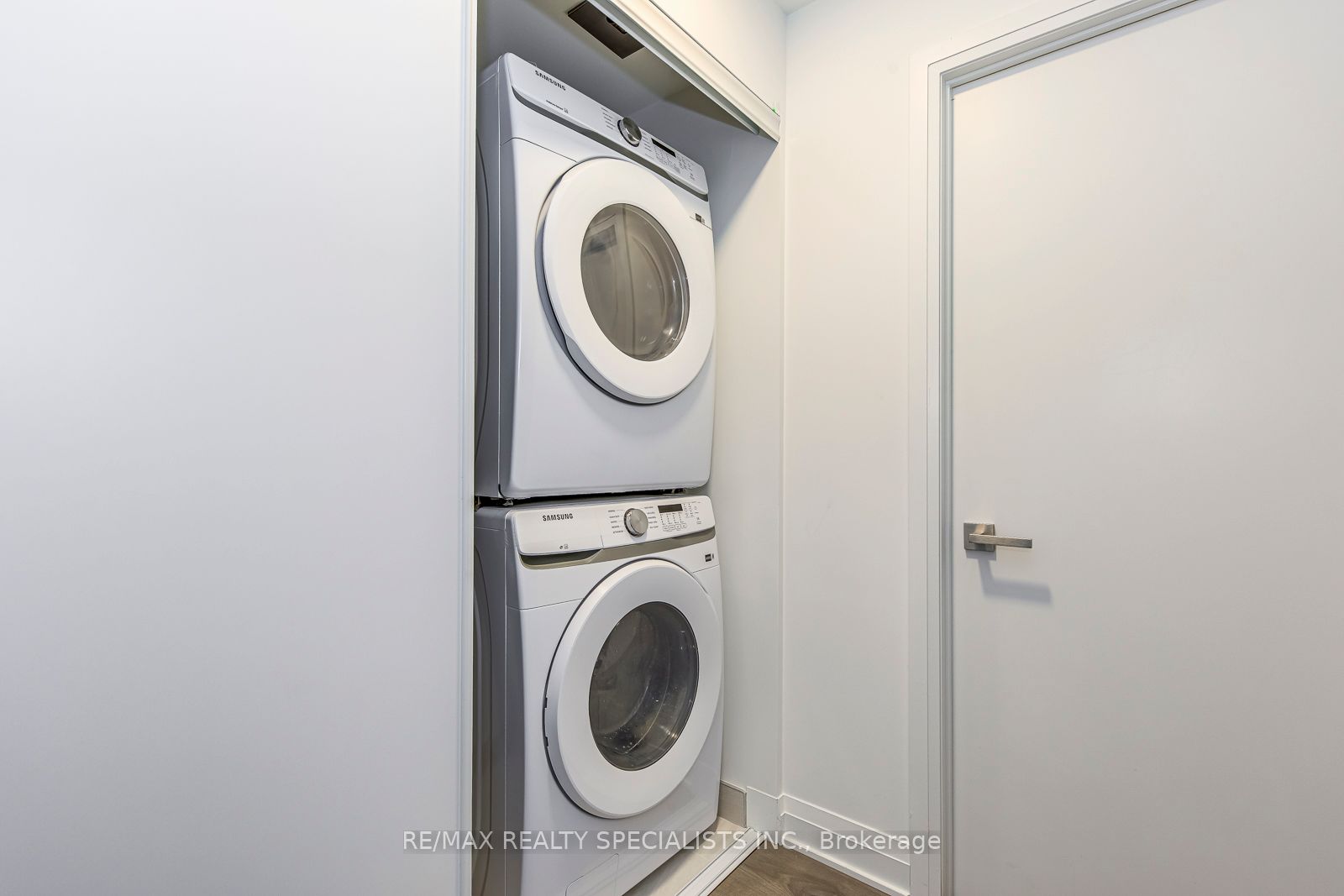 4015 The Exchange 4102 Property Photo 32