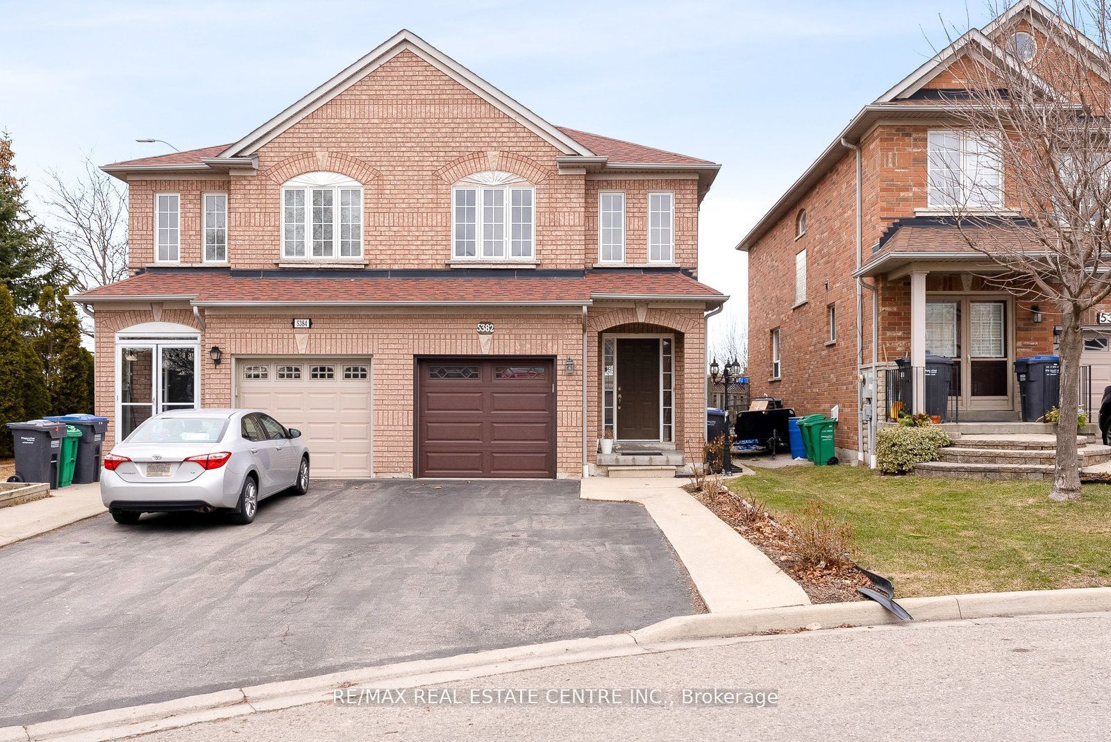 5382 Longhouse Crescent Upper Property Photo 2