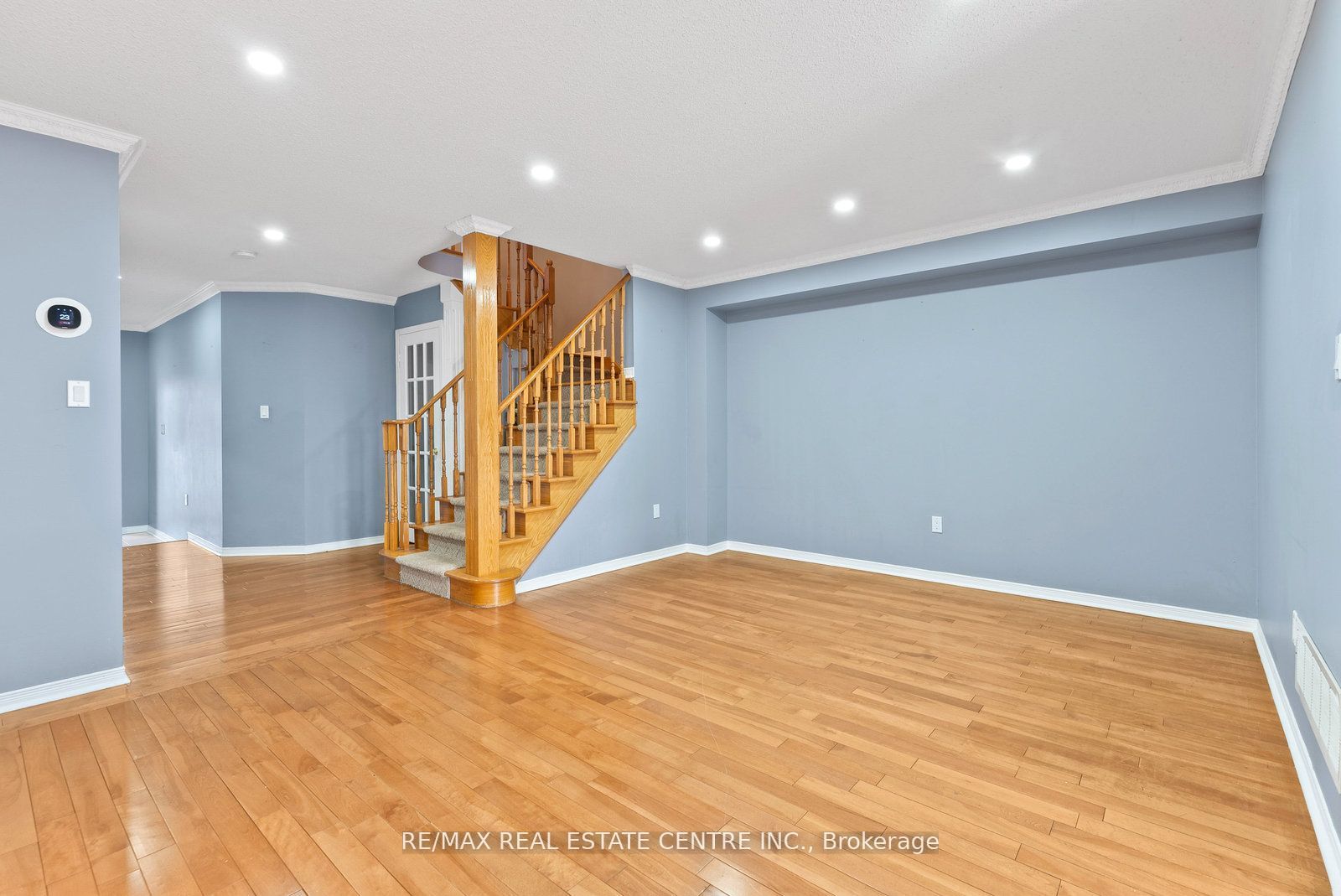 5382 Longhouse Crescent Upper Property Photo 6