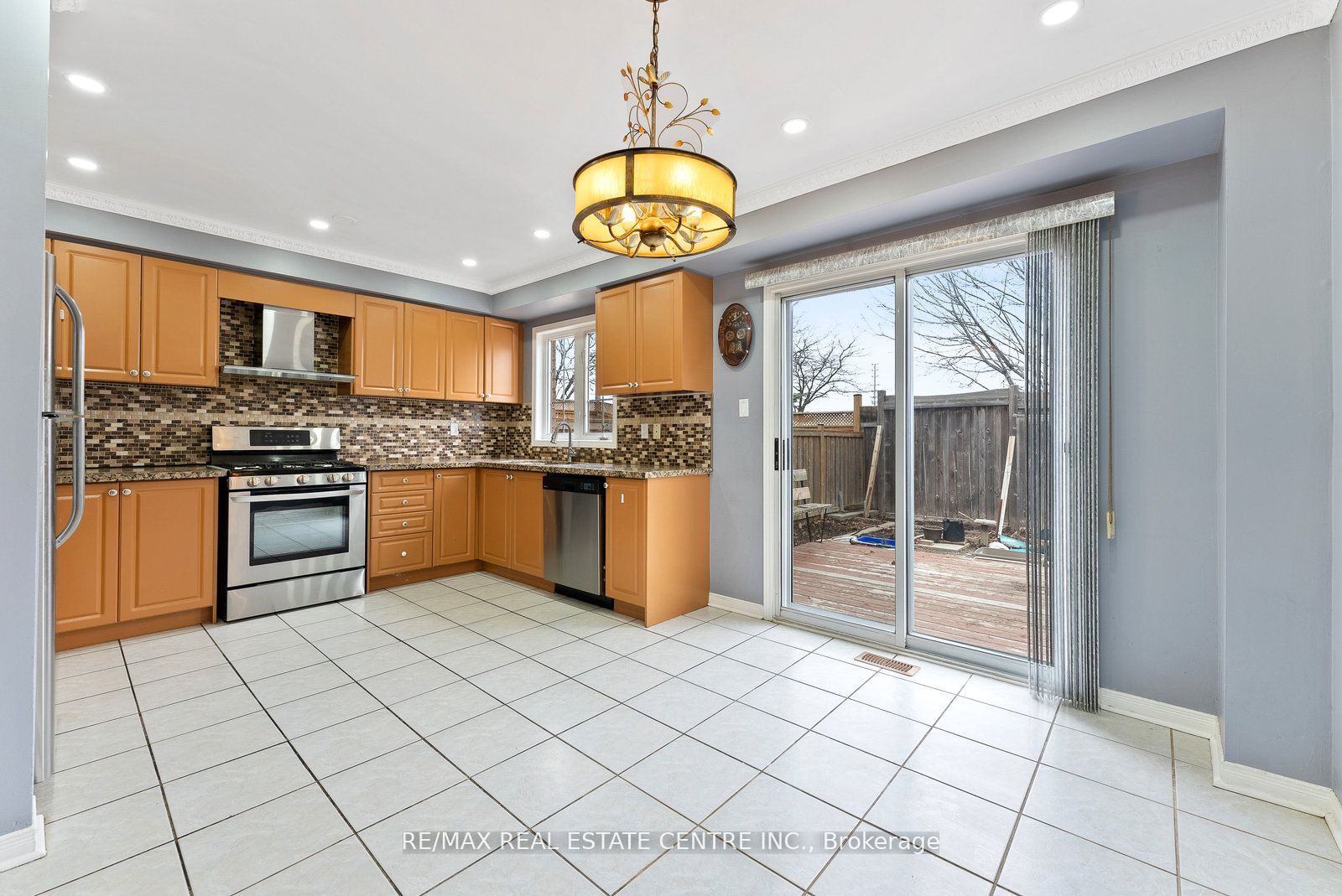 5382 Longhouse Crescent Upper Property Photo 11
