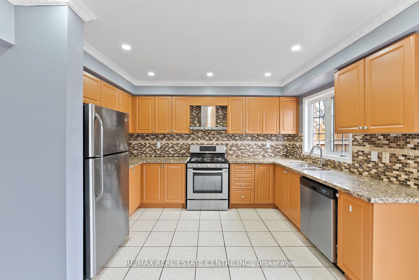 5382 Longhouse Crescent Upper Property Photo 15