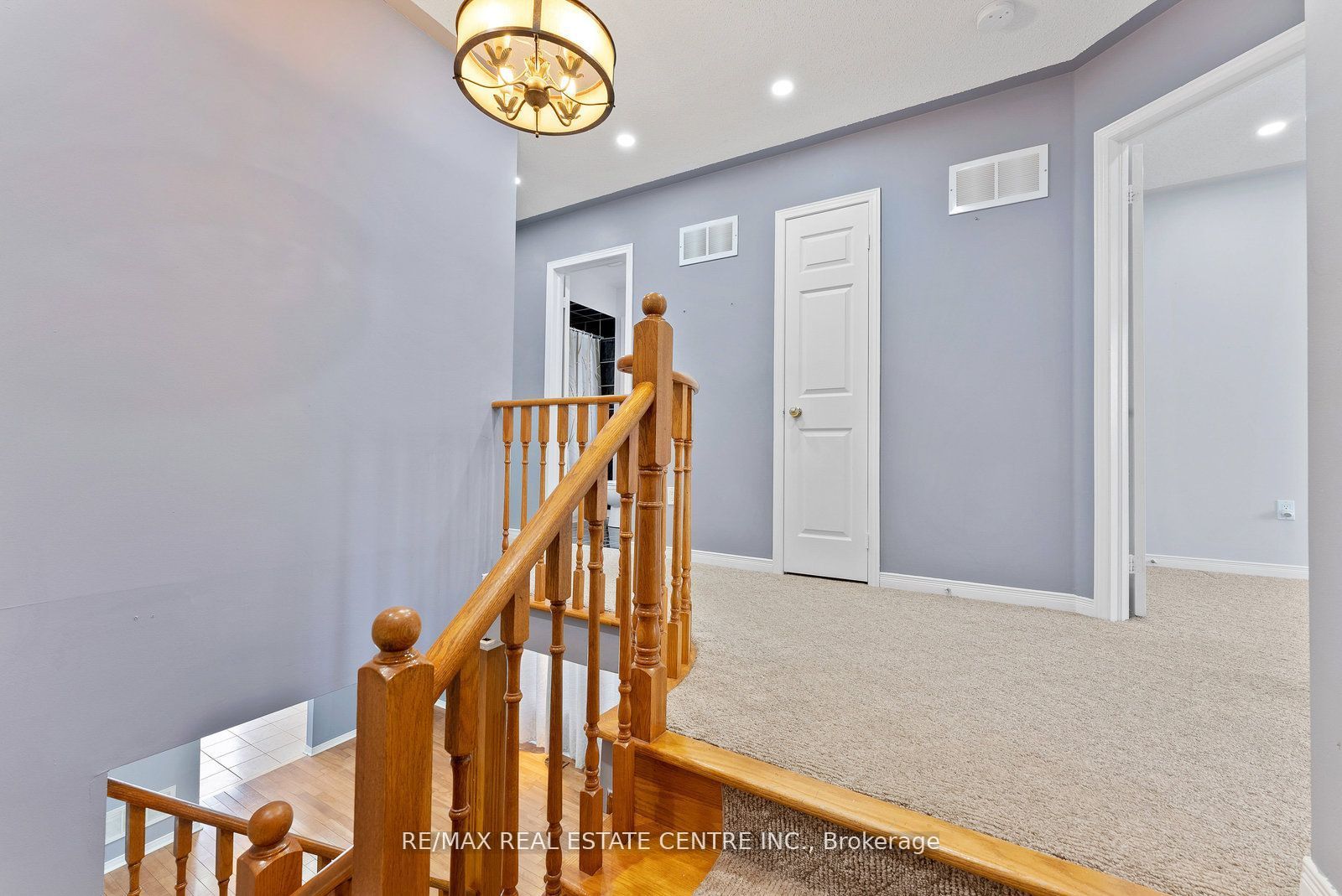 5382 Longhouse Crescent Upper Property Photo 19