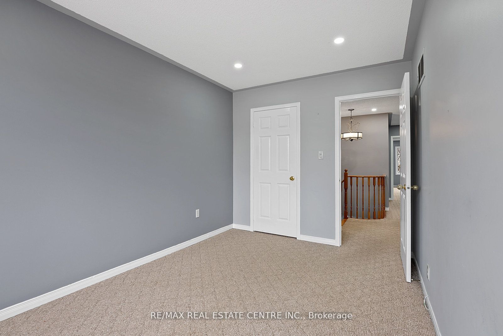 5382 Longhouse Crescent Upper Property Photo 33