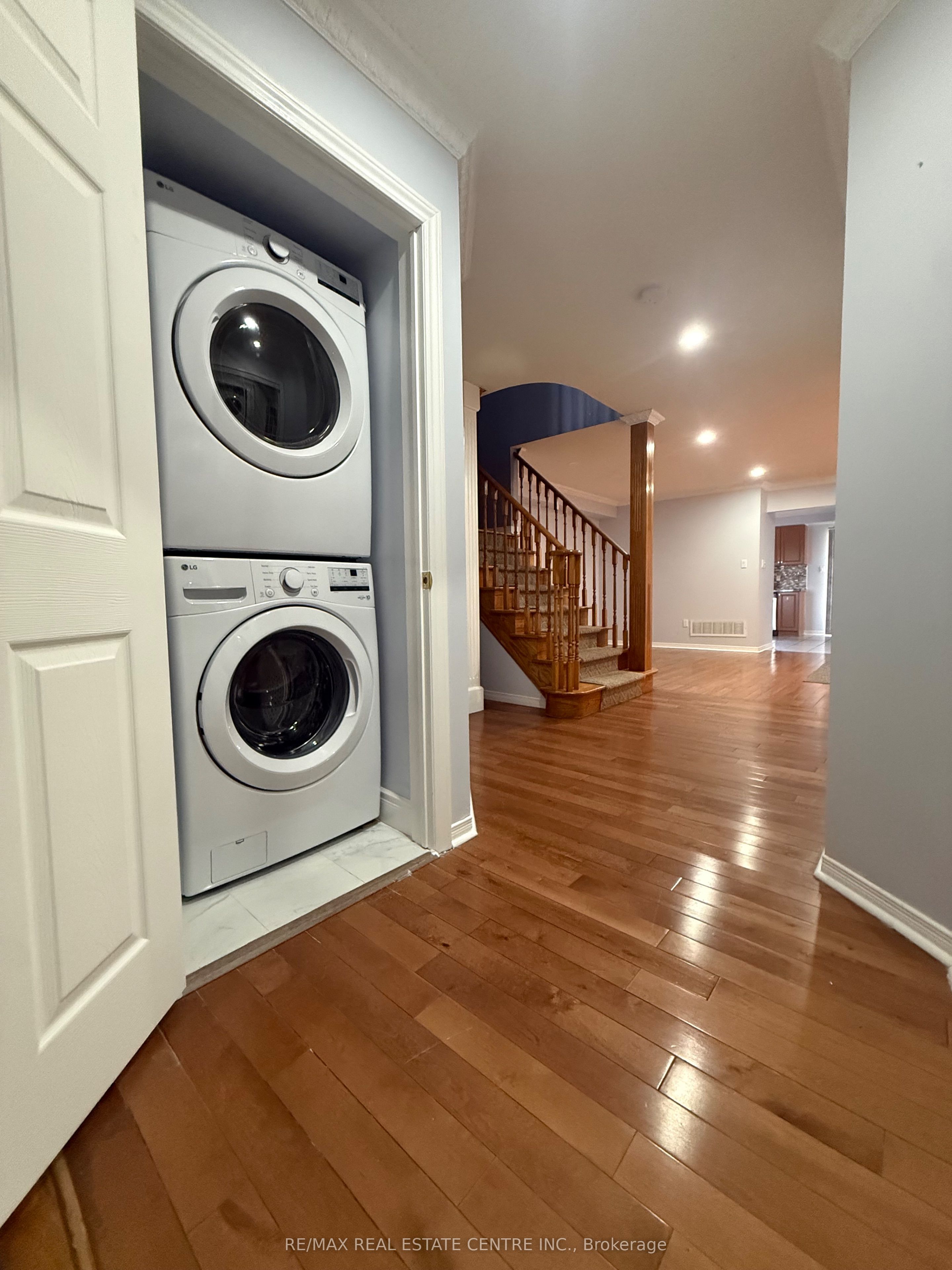 5382 Longhouse Crescent Upper Property Photo 40