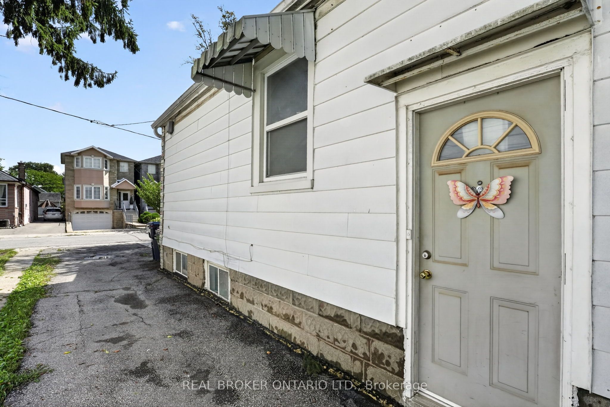 238 Chambers Avenue Property Photo 4