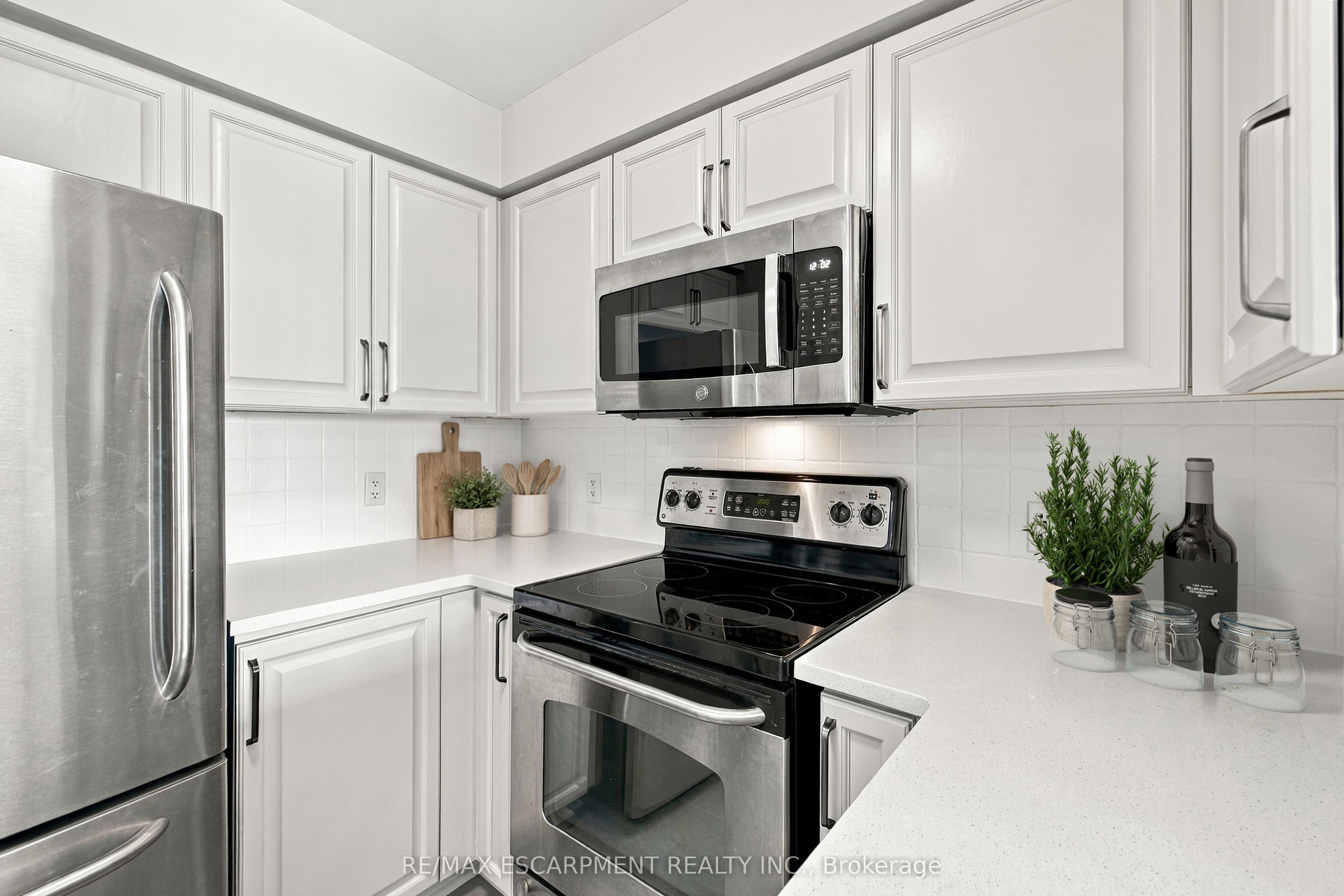 4889 Kimbermount Avenue 405 Property Photo 8