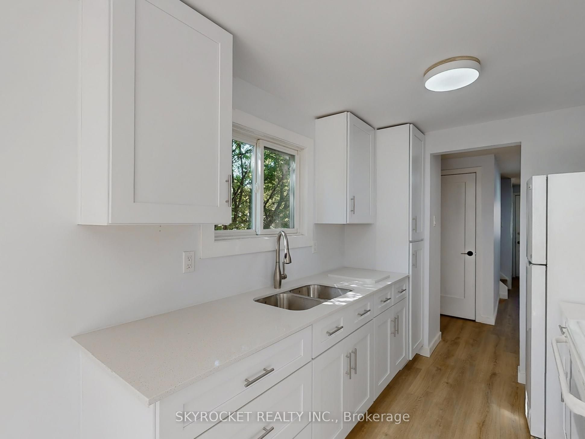 125 Bythia Street Property Photo 8