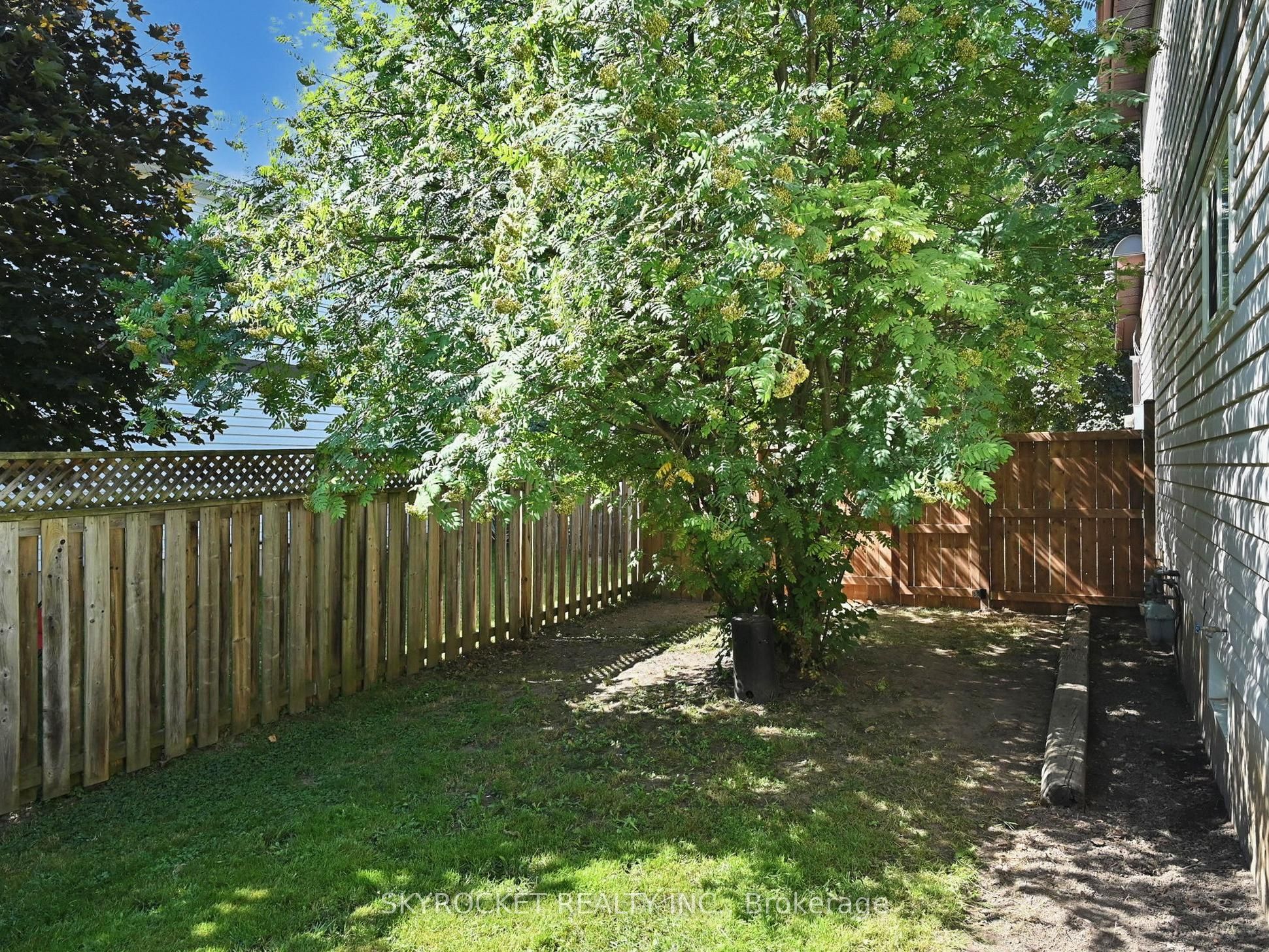 125 Bythia Street Property Photo 34
