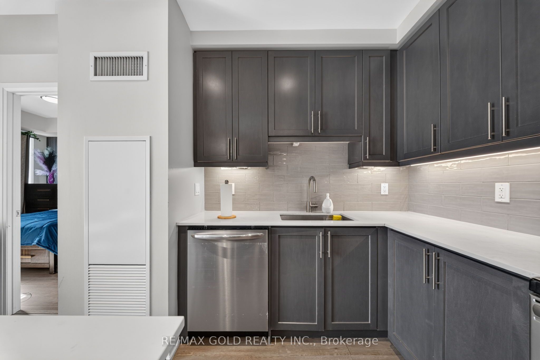 15 Lynch Street 505 Property Photo 17