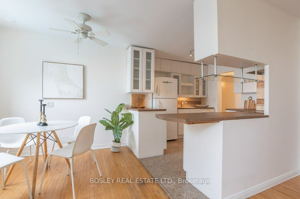 2693 Lakeshore Boulevard W 1 Property Photo 10