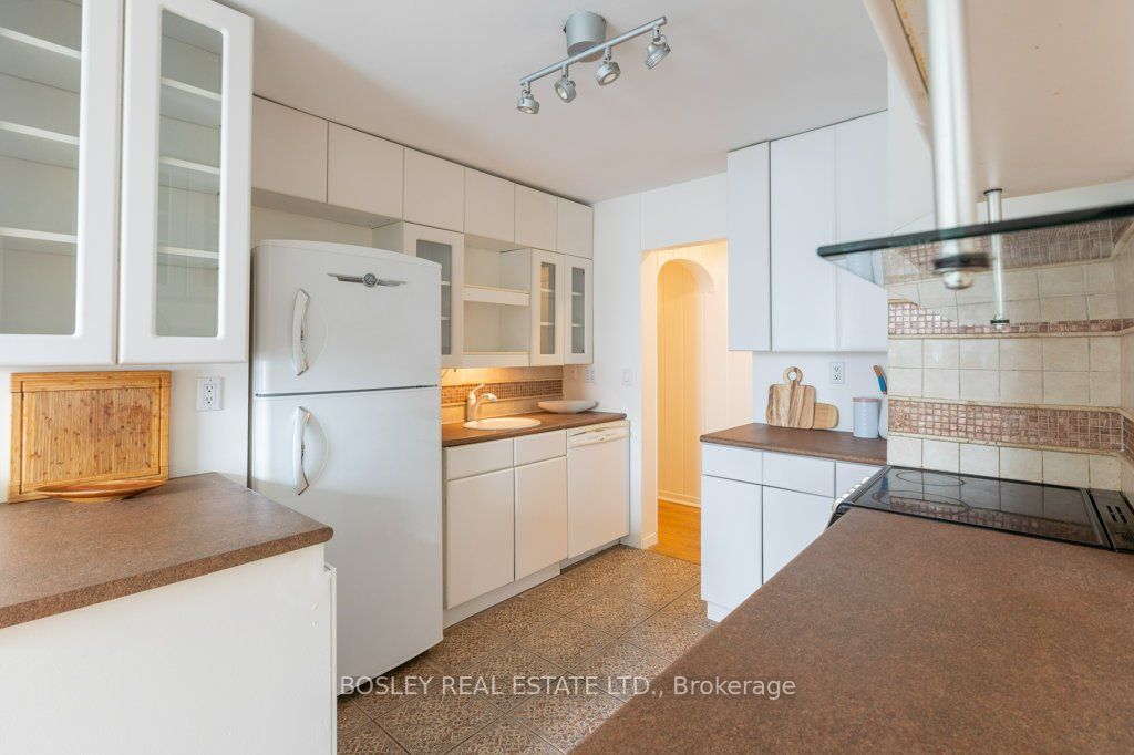 2693 Lakeshore Boulevard W 1 Property Photo 11
