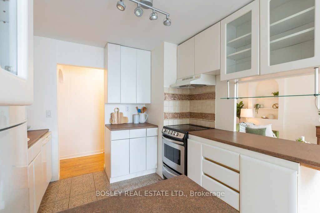 2693 Lakeshore Boulevard W 1 Property Photo 12