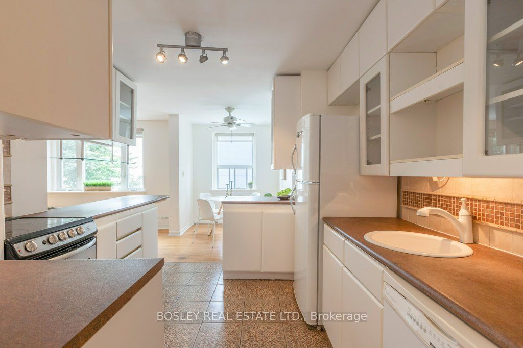 2693 Lakeshore Boulevard W 1 Property Photo 14