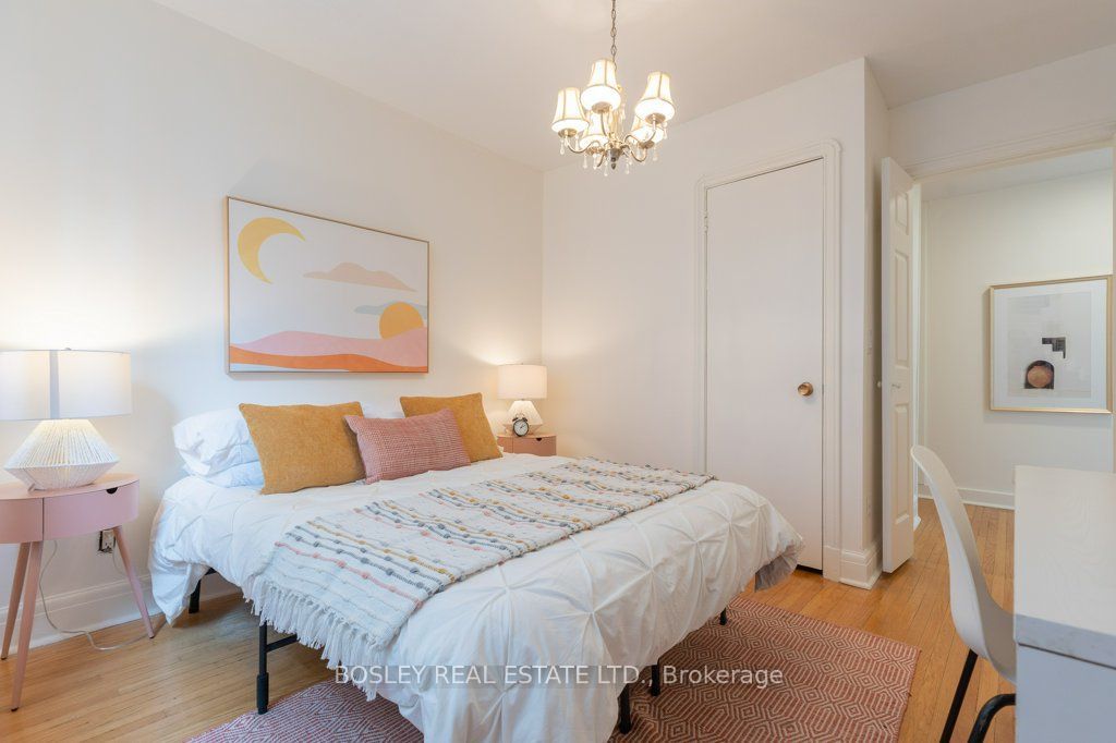 2693 Lakeshore Boulevard W 1 Property Photo 19