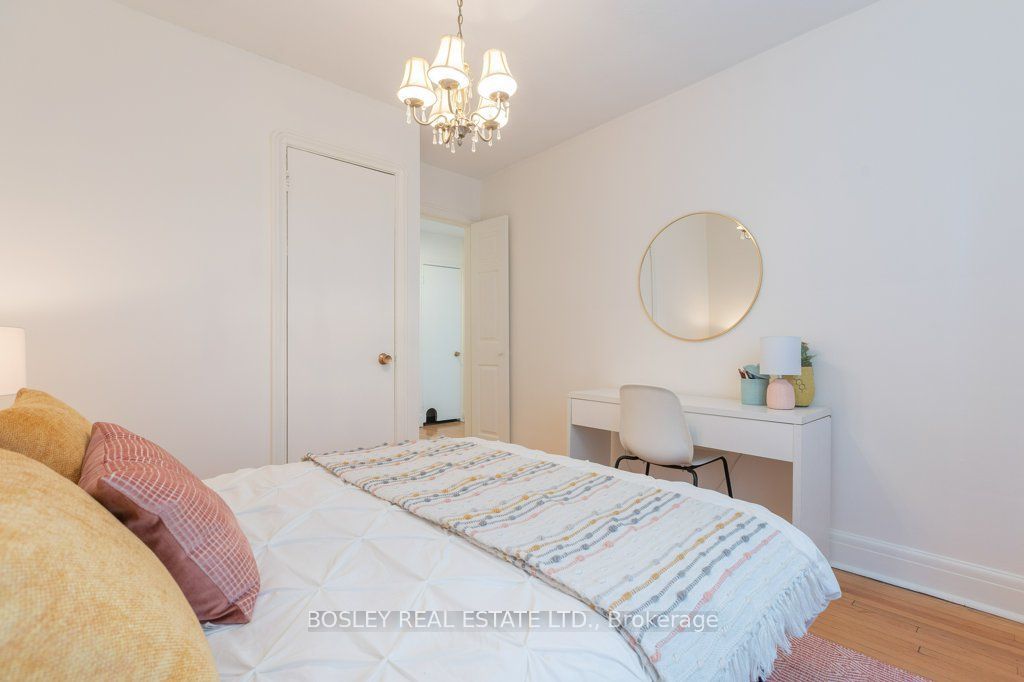 2693 Lakeshore Boulevard W 1 Property Photo 20