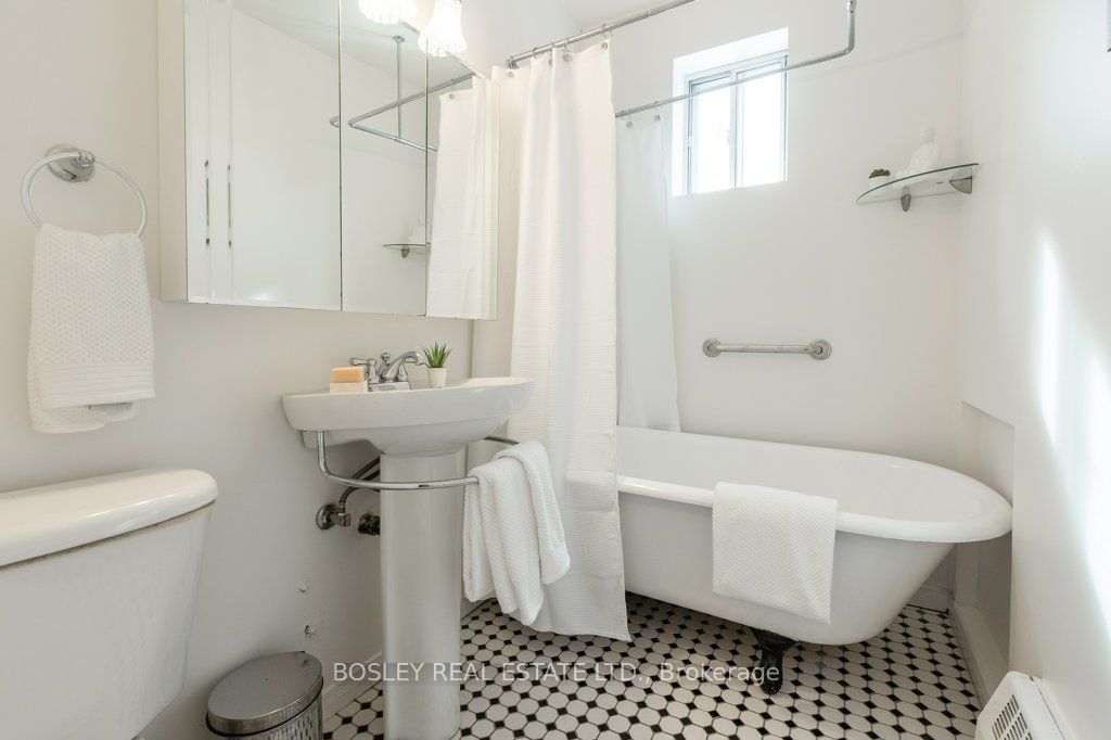 2693 Lakeshore Boulevard W 1 Property Photo 21