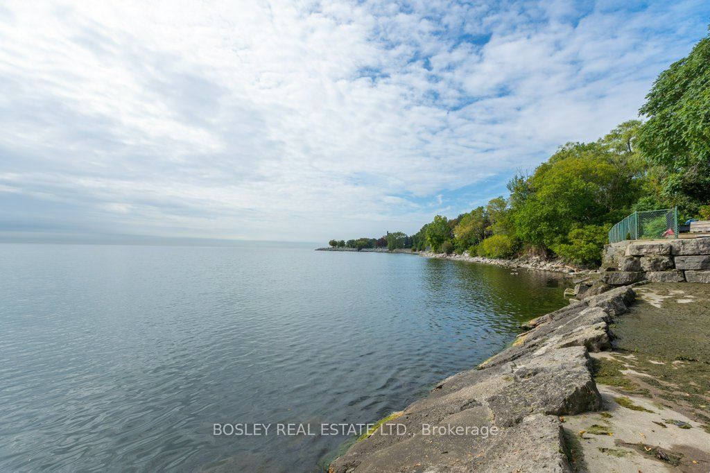 2693 Lakeshore Boulevard W 1 Property Photo 25