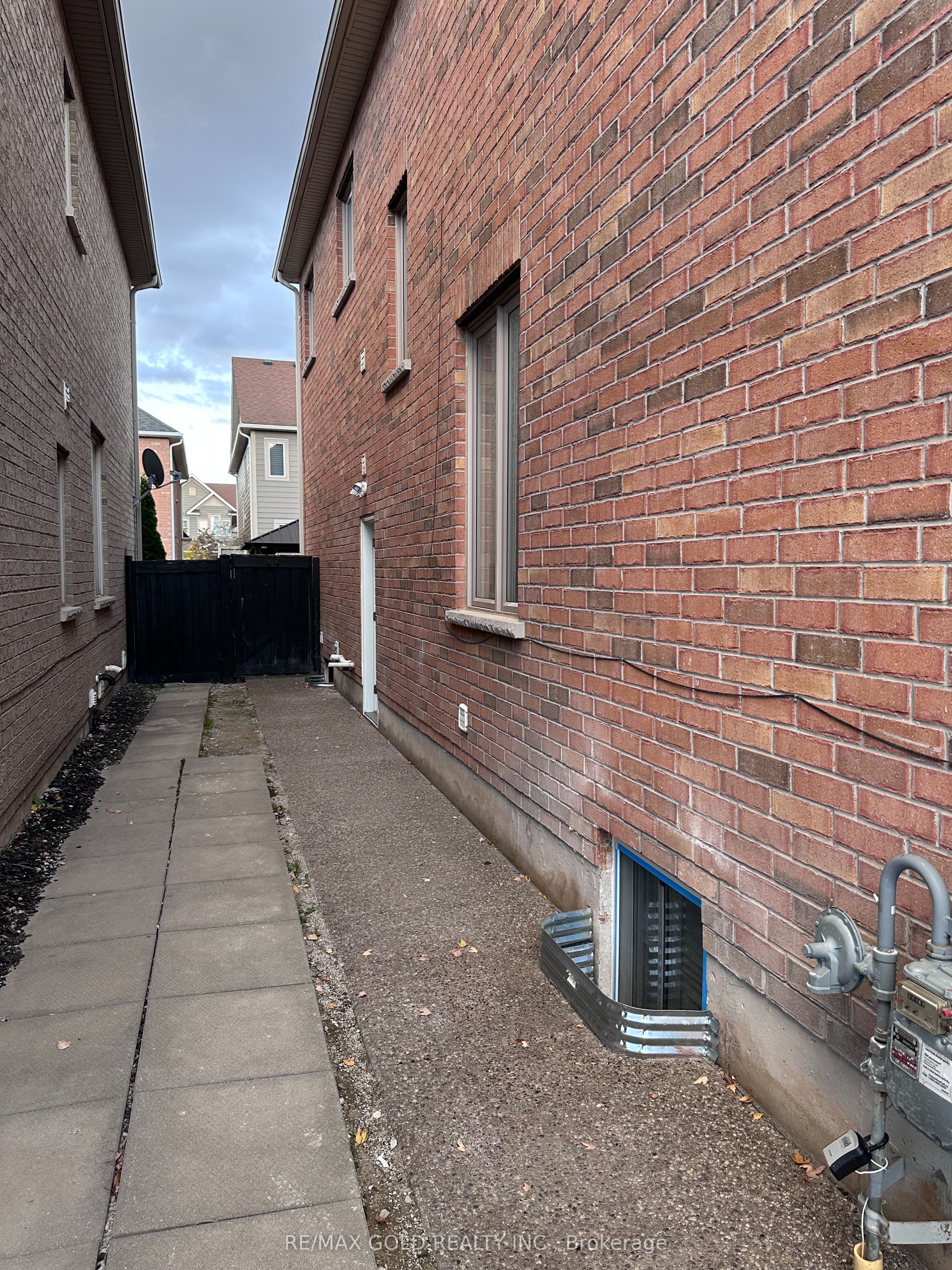 24 Aird Court Lower Property Photo 2