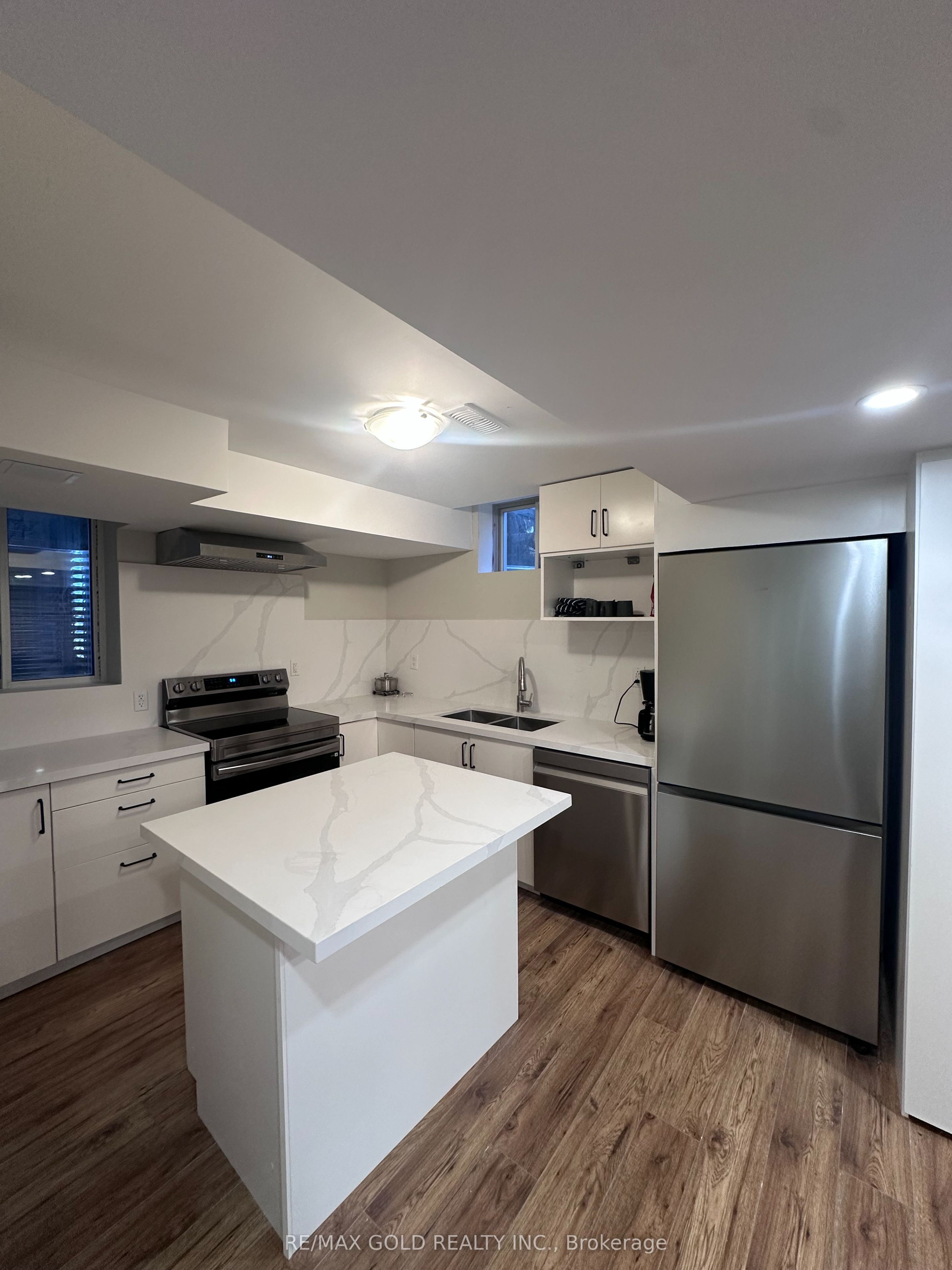 24 Aird Court Lower Property Photo 4