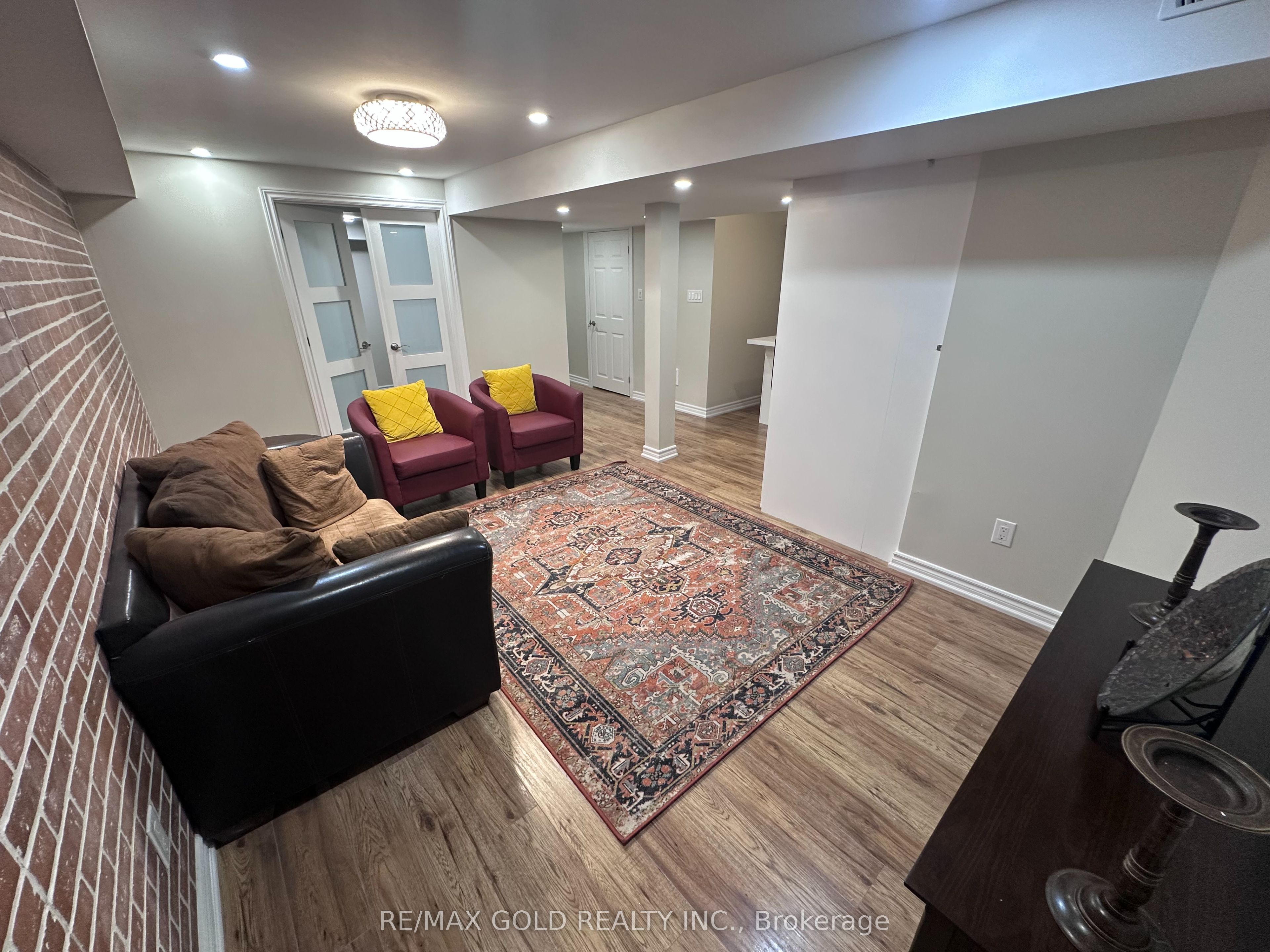 24 Aird Court Lower Property Photo 5