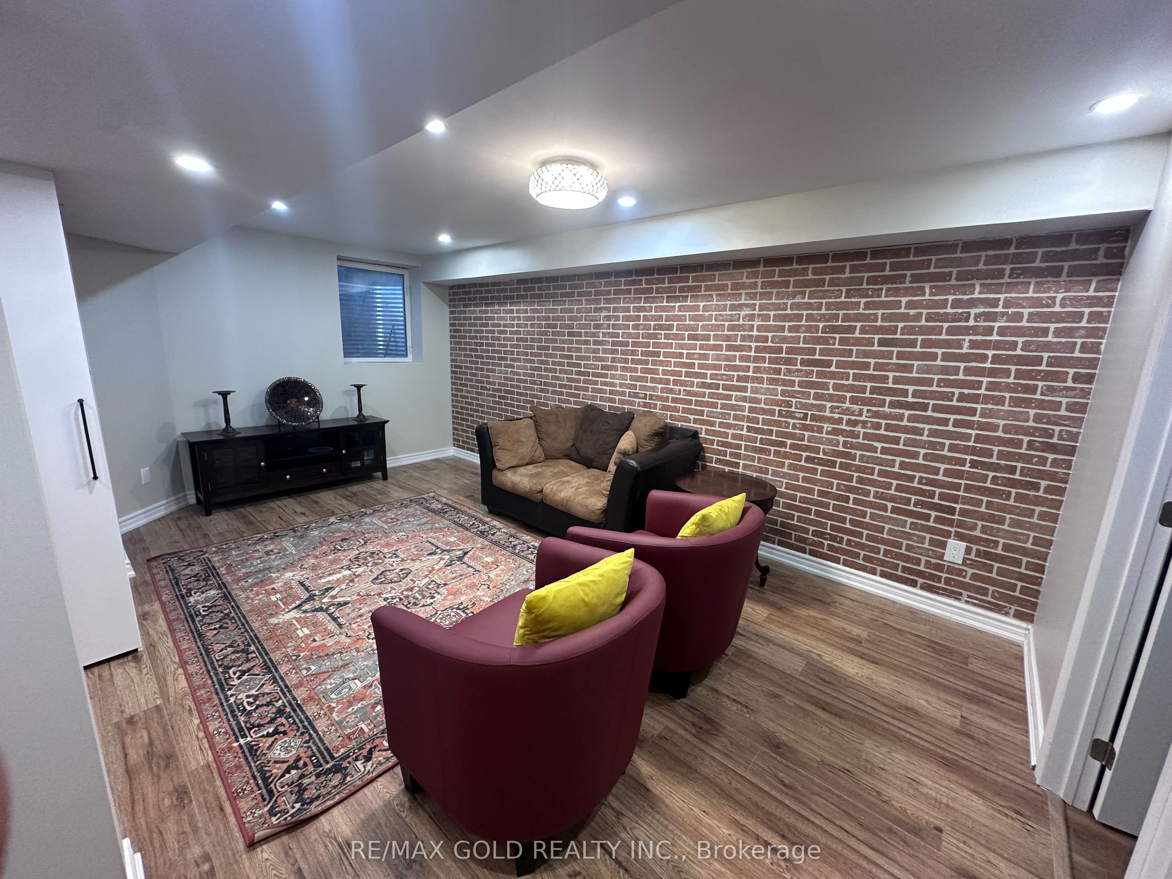 24 Aird Court Lower Property Photo 6