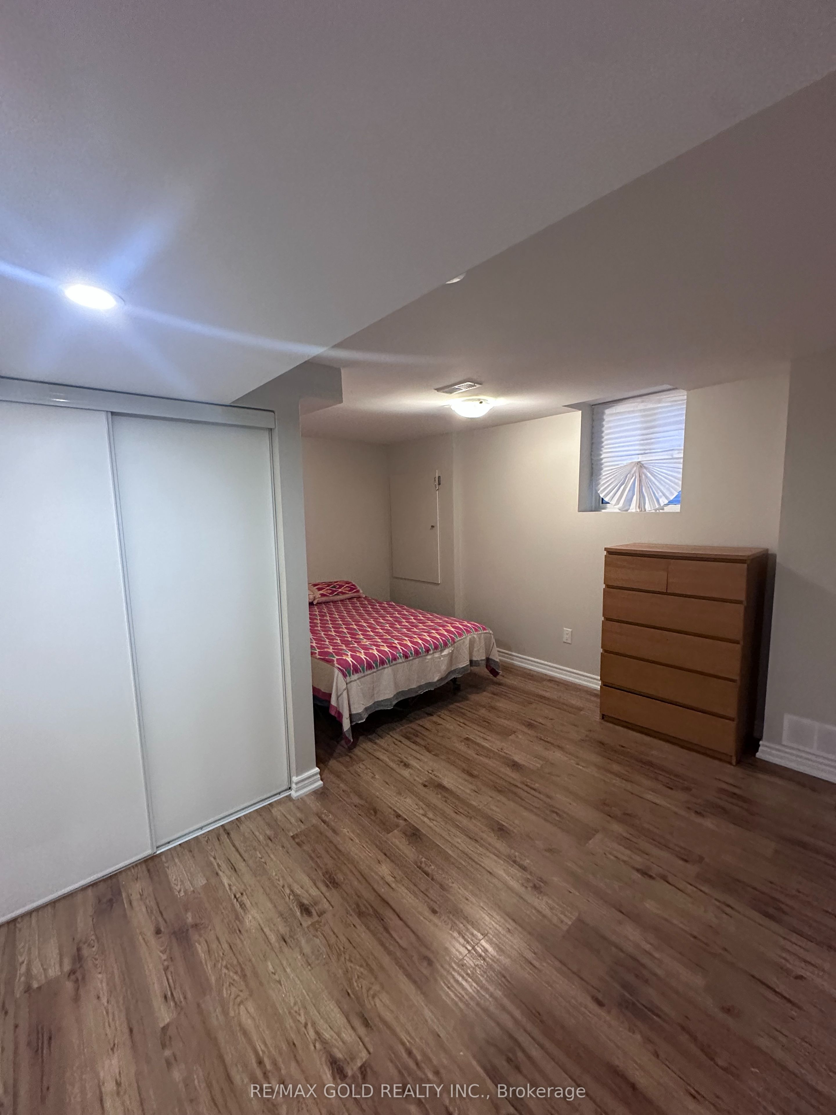 24 Aird Court Lower Property Photo 8