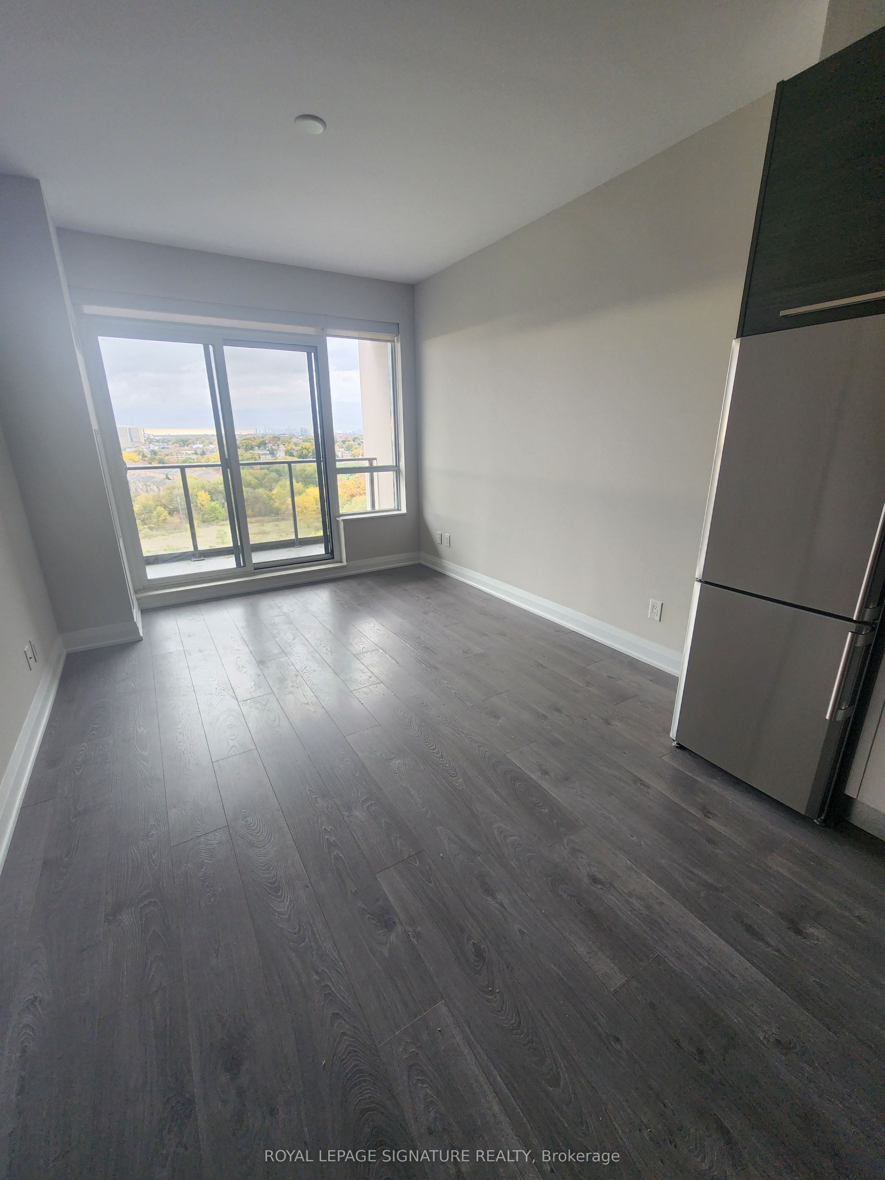 36 Park Lawn Road 1104 Property Photo 2